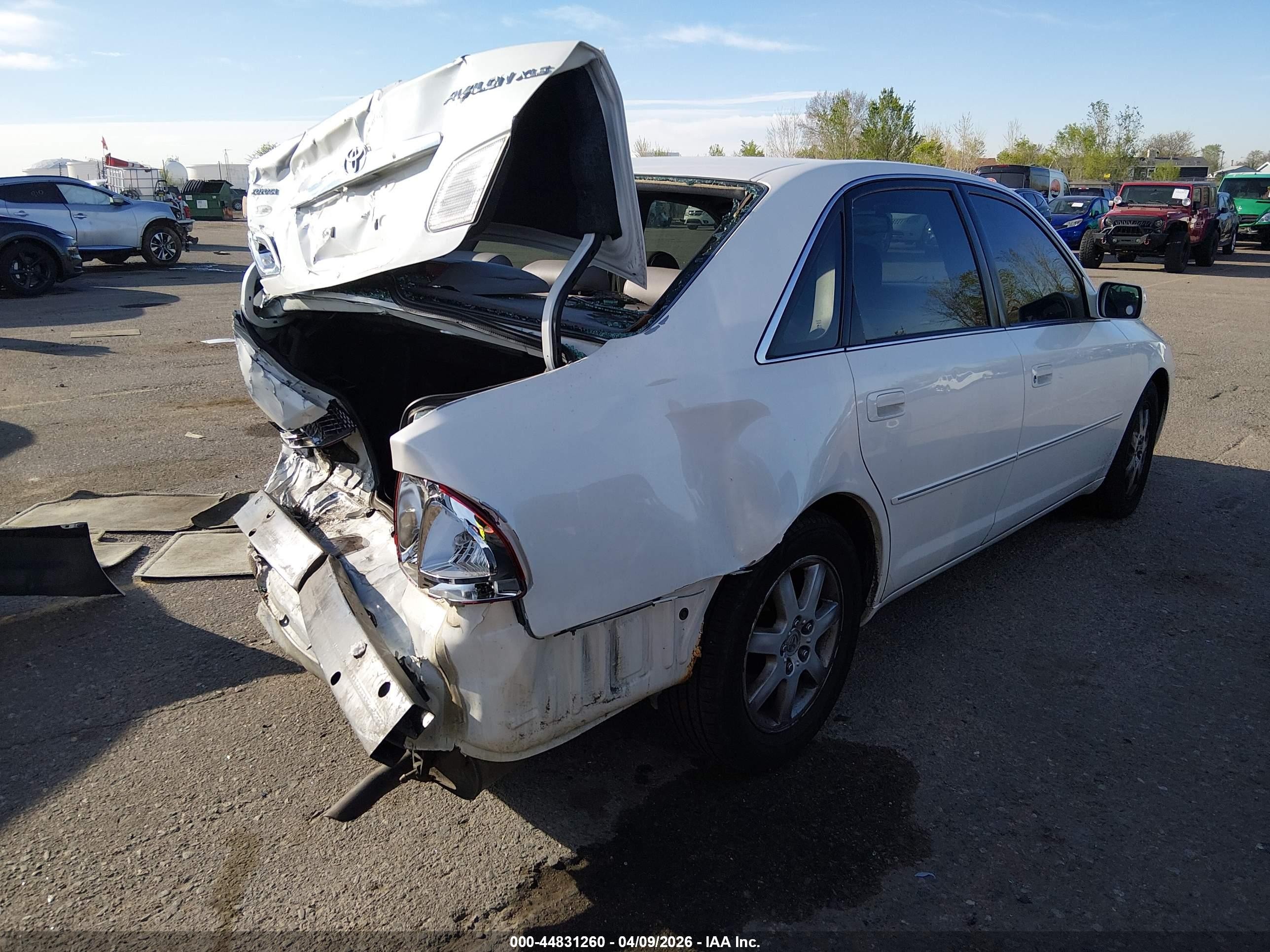 2001 Toyota Avalon Xls White vin: 4T1BF28B71U135104