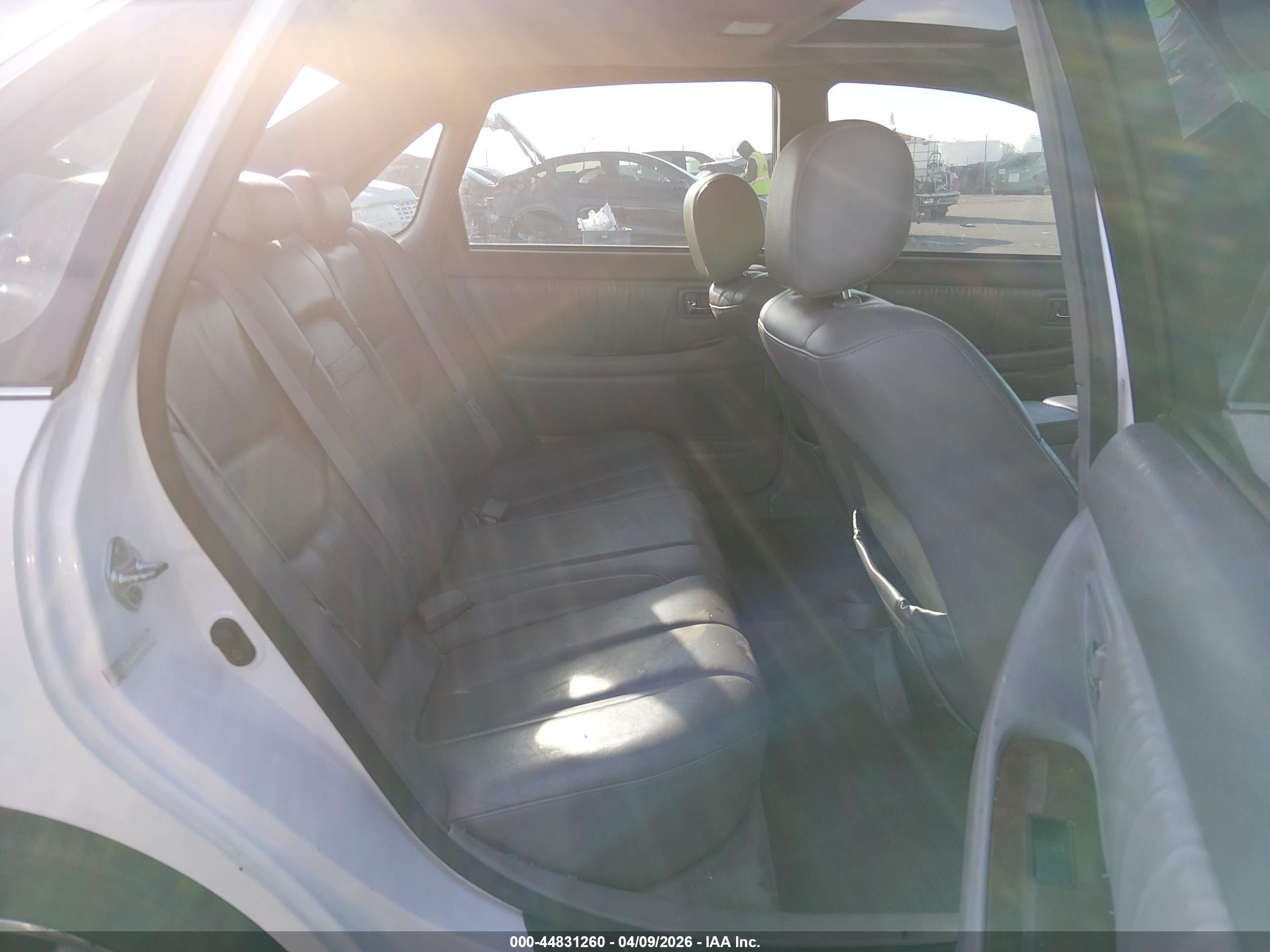 2001 Toyota Avalon Xls White vin: 4T1BF28B71U135104
