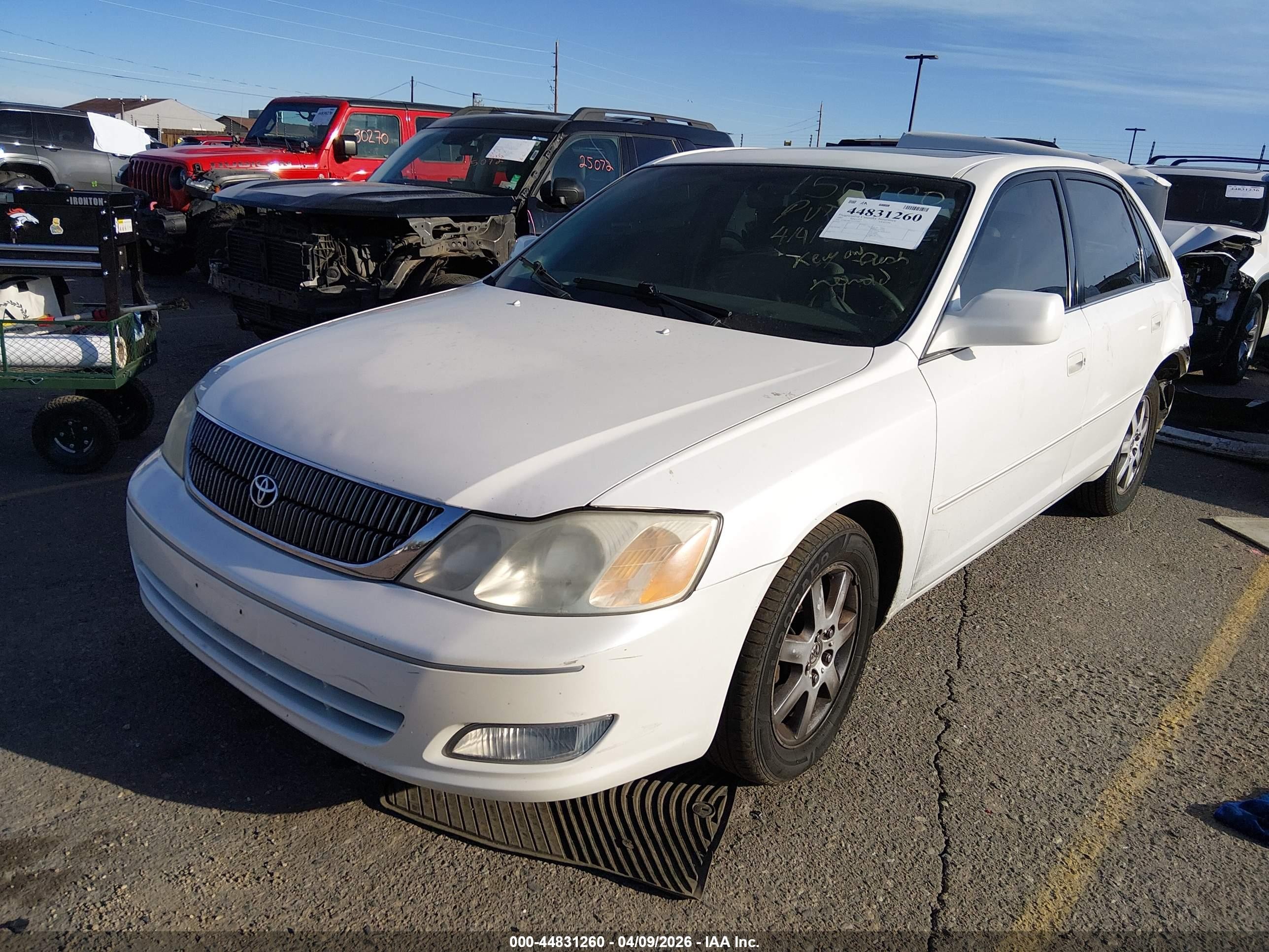 2001 Toyota Avalon Xls White vin: 4T1BF28B71U135104