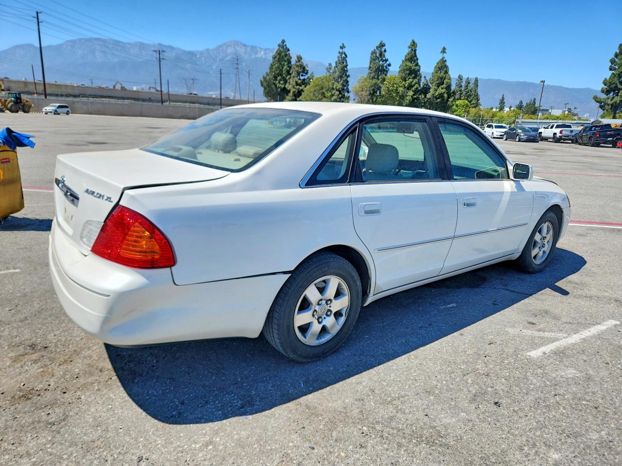 2002 Toyota Avalon Xl White vin: 4T1BF28B72U200437