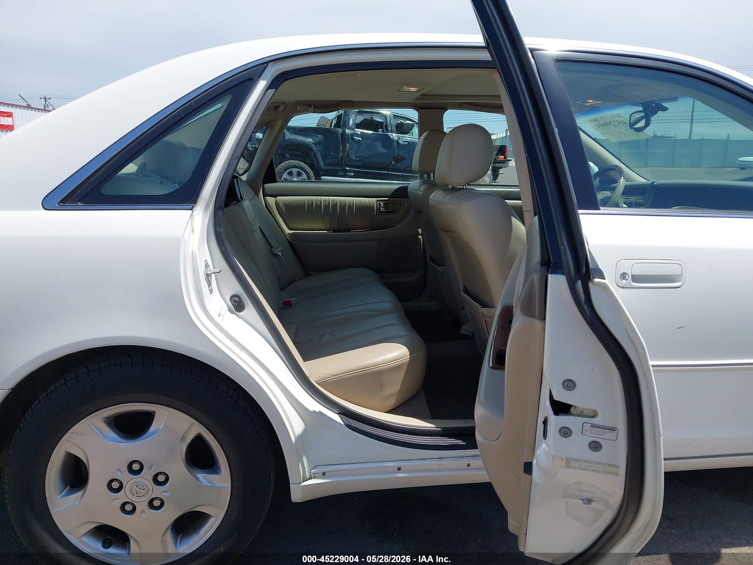2003 Toyota Avalon Xls White vin: 4T1BF28B73U273311