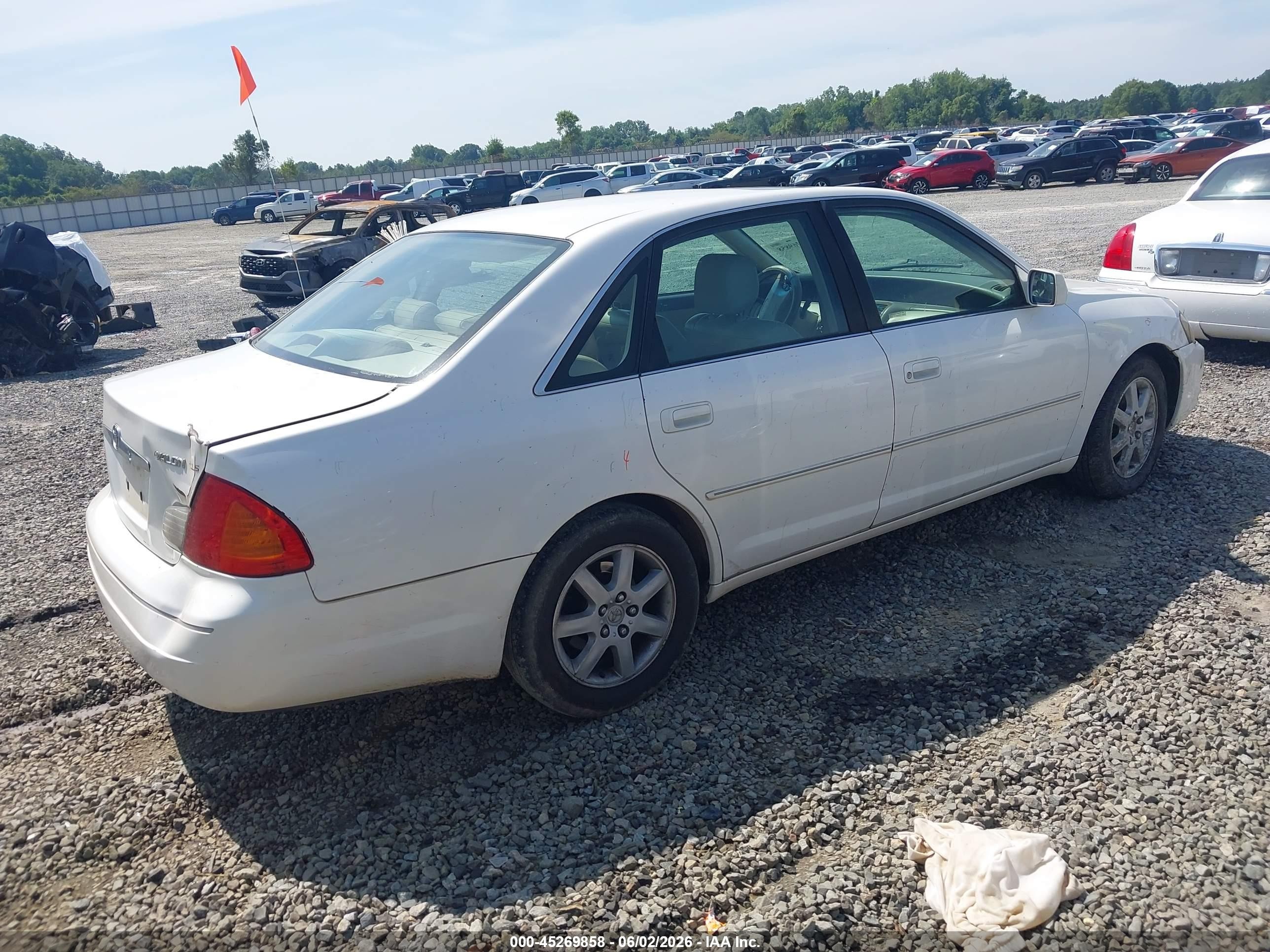2000 Toyota Avalon Xls White vin: 4T1BF28B7YU029424