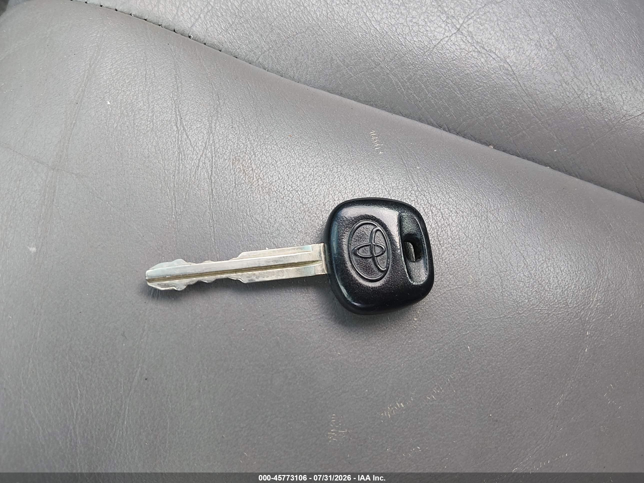 2000 Toyota Avalon Xls Silver vin: 4T1BF28B7YU039404