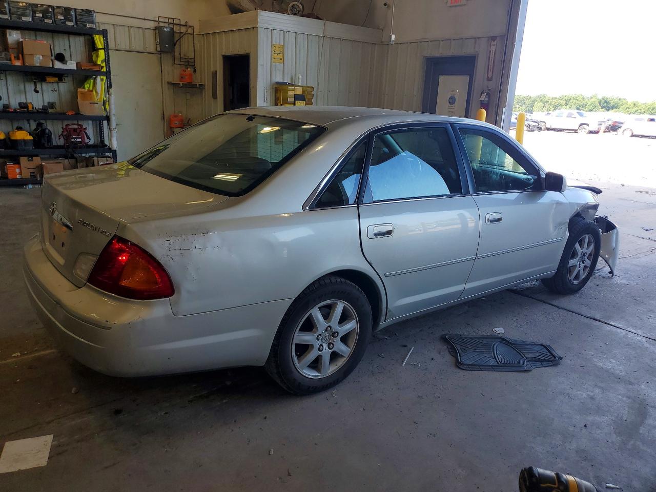 2000 Toyota Avalon Xls Silver vin: 4T1BF28B7YU040049