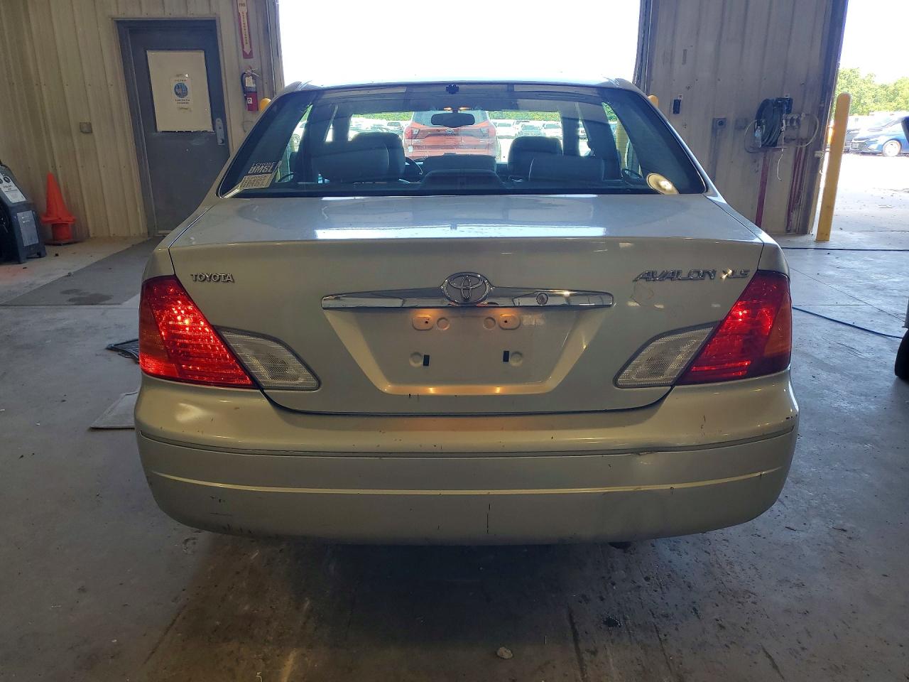 2000 Toyota Avalon Xls Silver vin: 4T1BF28B7YU040049