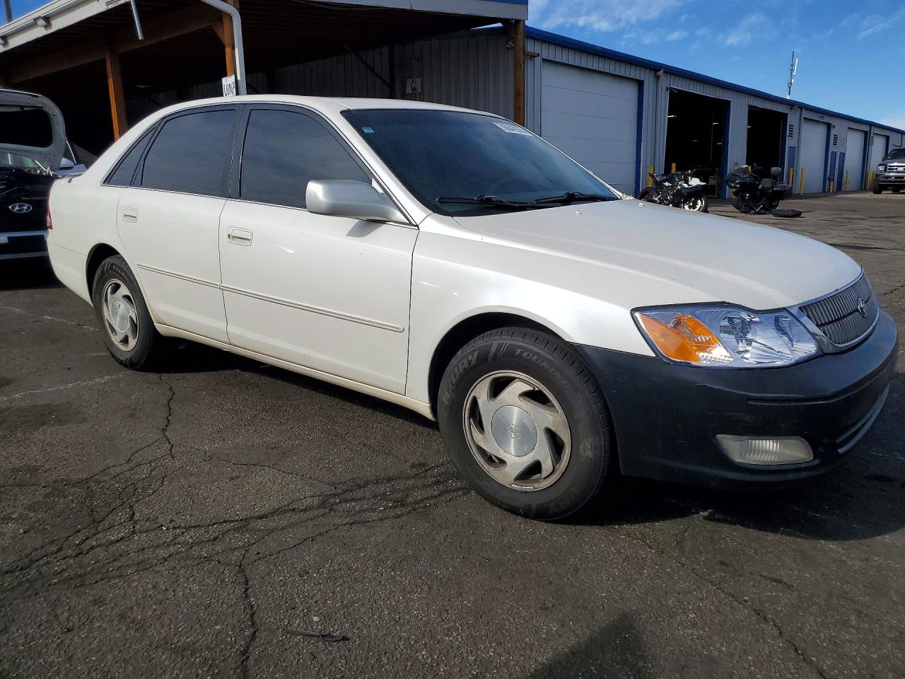 2001 Toyota Alavon Белый vin: 4T1BF28B8YU066465