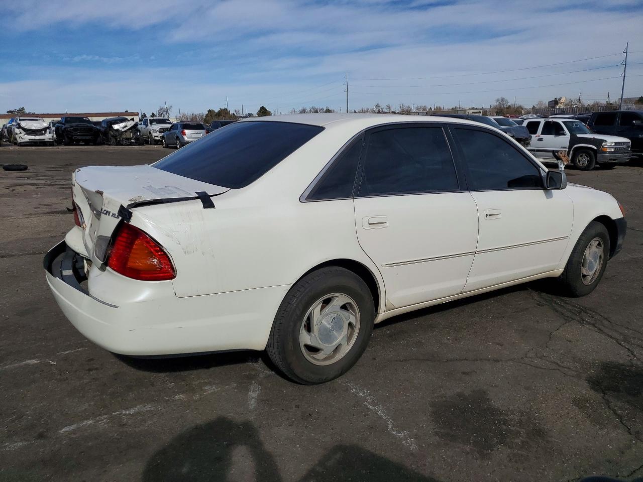 2001 Toyota Alavon Белый vin: 4T1BF28B8YU066465