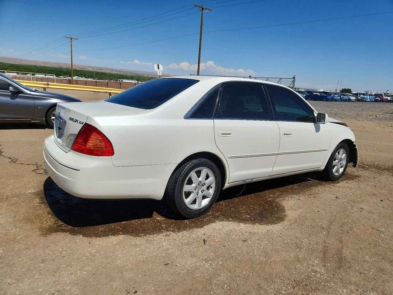 2000 Toyota Avalon Xls White vin: 4T1BF28B8YU081273