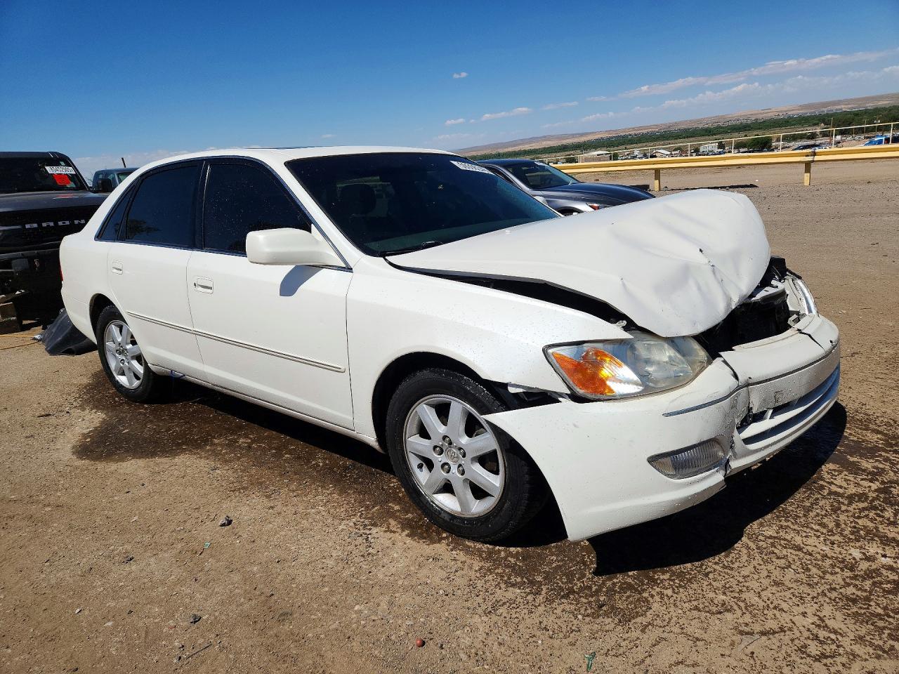 2000 Toyota Avalon Xls White vin: 4T1BF28B8YU081273