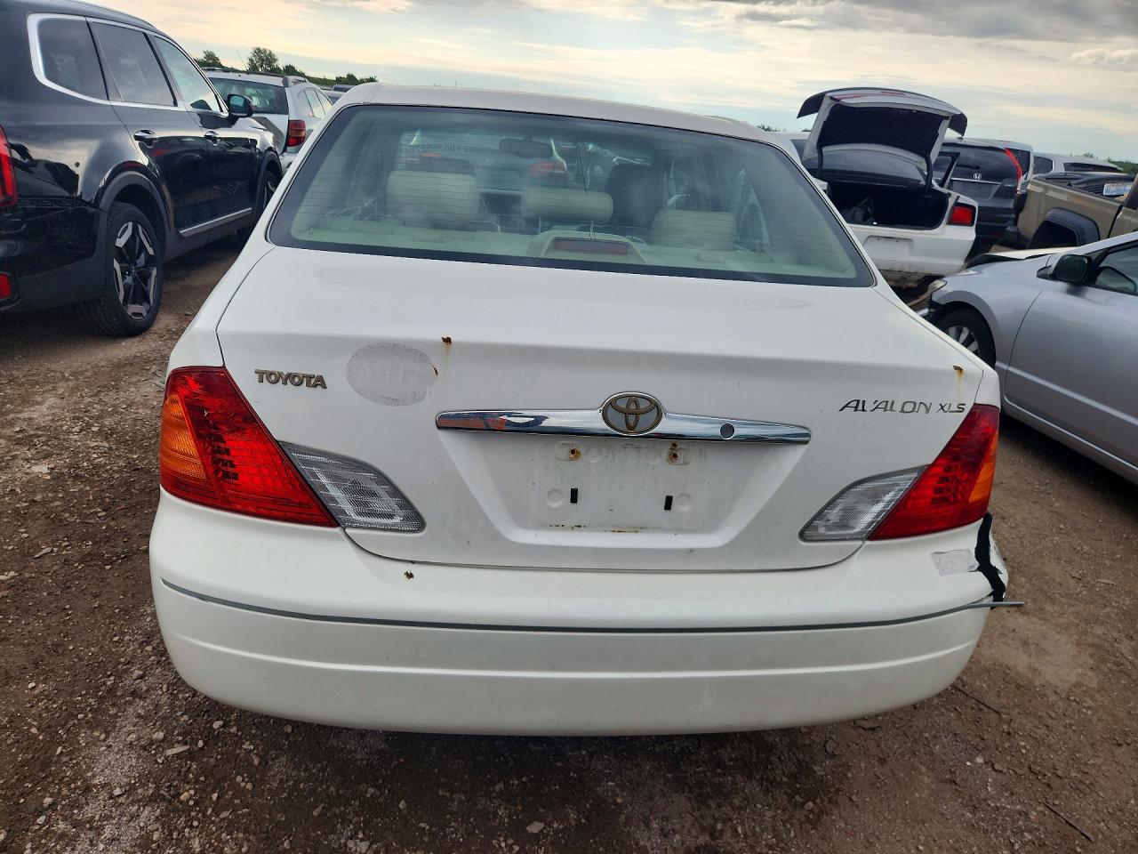 2002 Toyota Avalon Xls White vin: 4T1BF28B92U261000