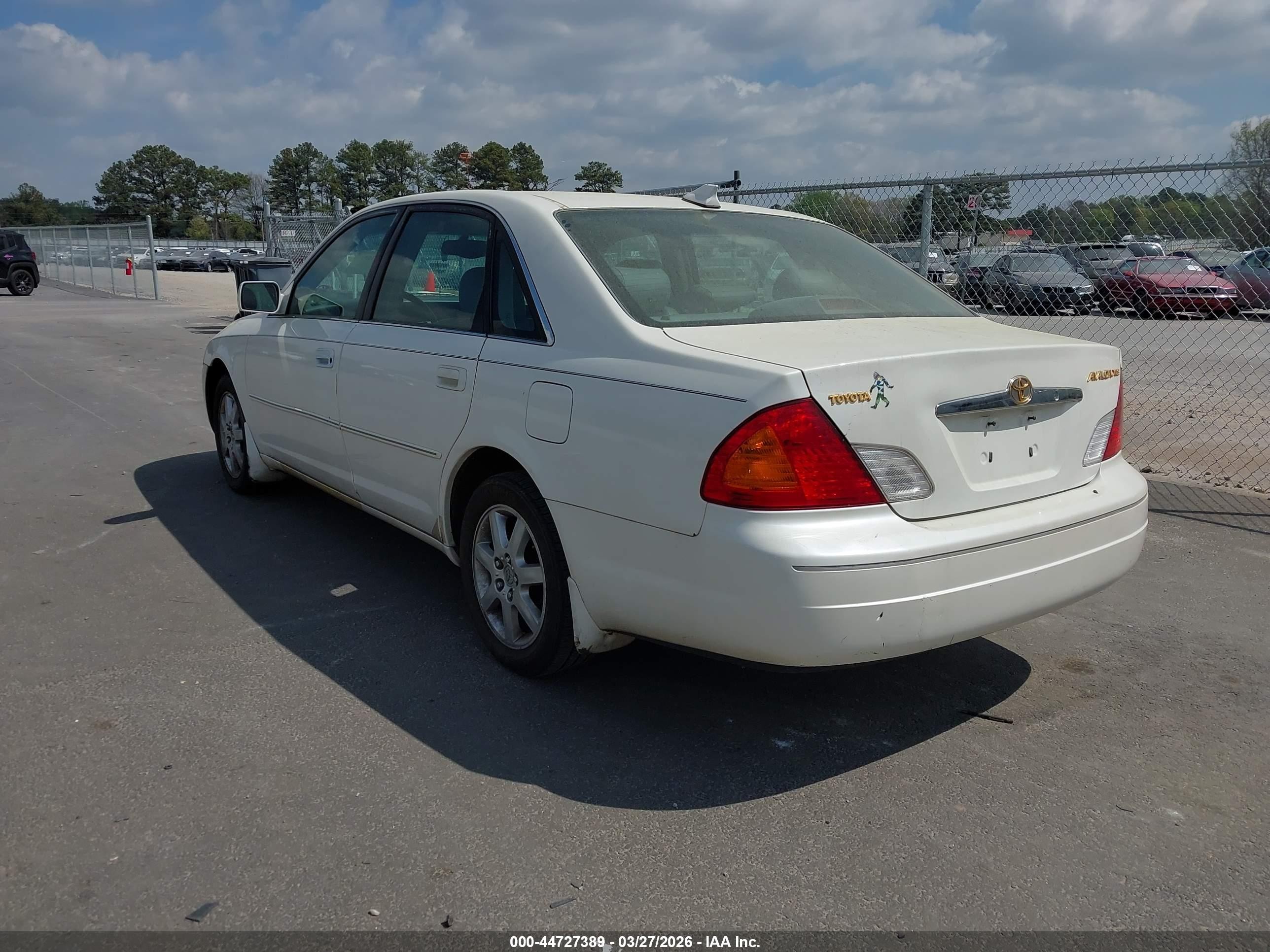 2001 Toyota Avalon Xls White vin: 4T1BF28BX1U140409