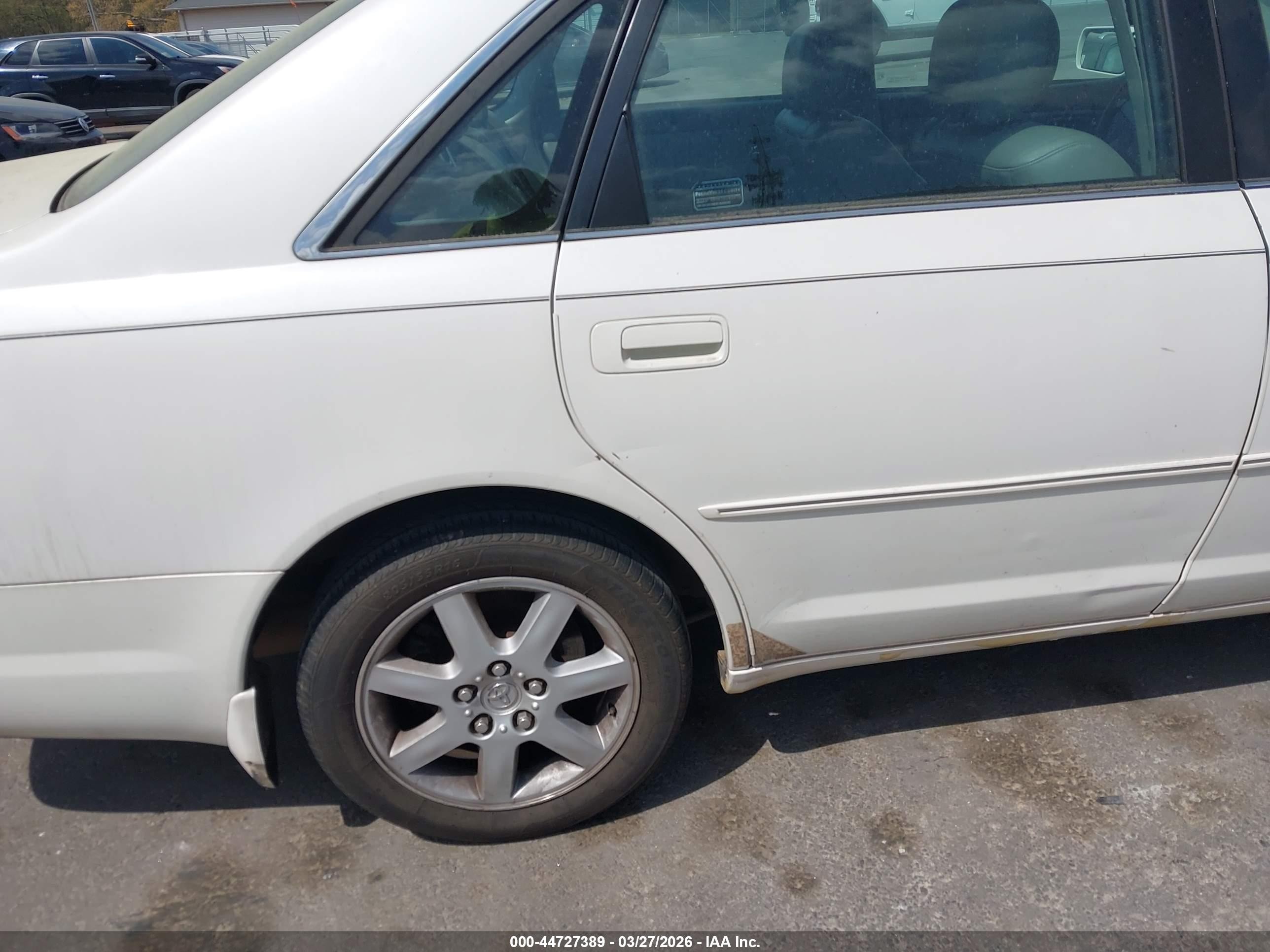 2001 Toyota Avalon Xls White vin: 4T1BF28BX1U140409