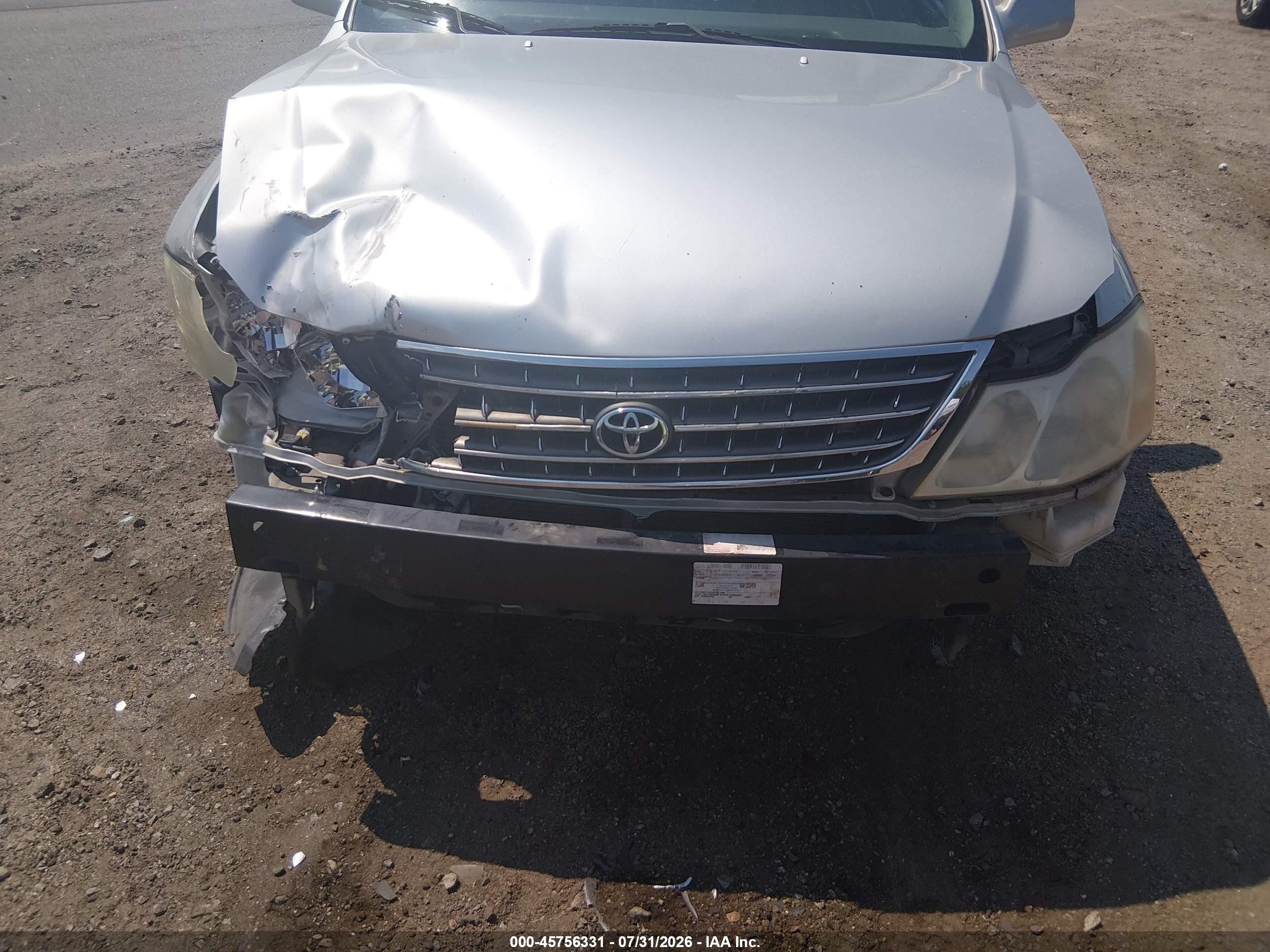 2004 Toyota Avalon Xls Серебряный vin: 4T1BF28BX4U353512