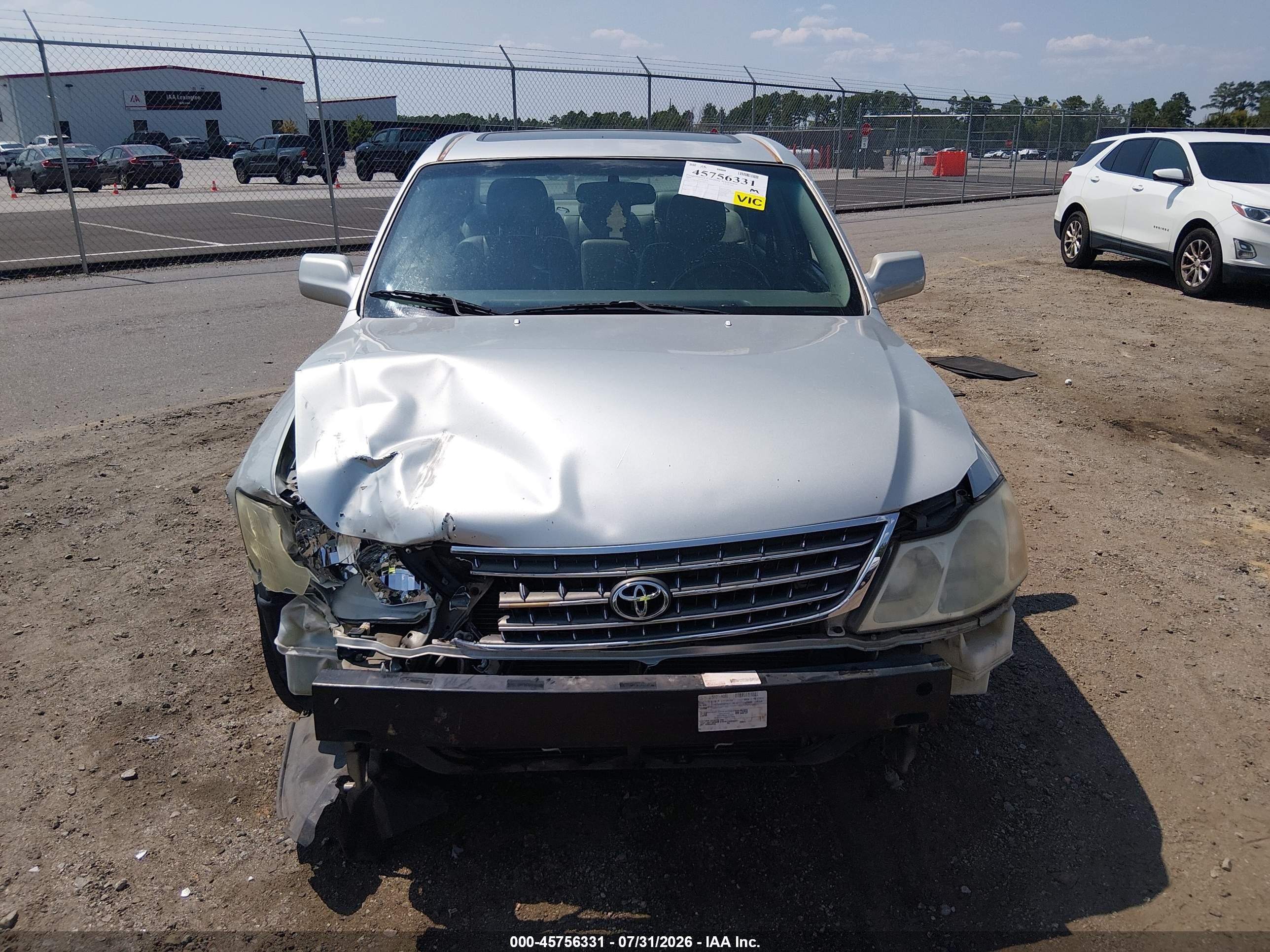 2004 Toyota Avalon Xls Серебряный vin: 4T1BF28BX4U353512