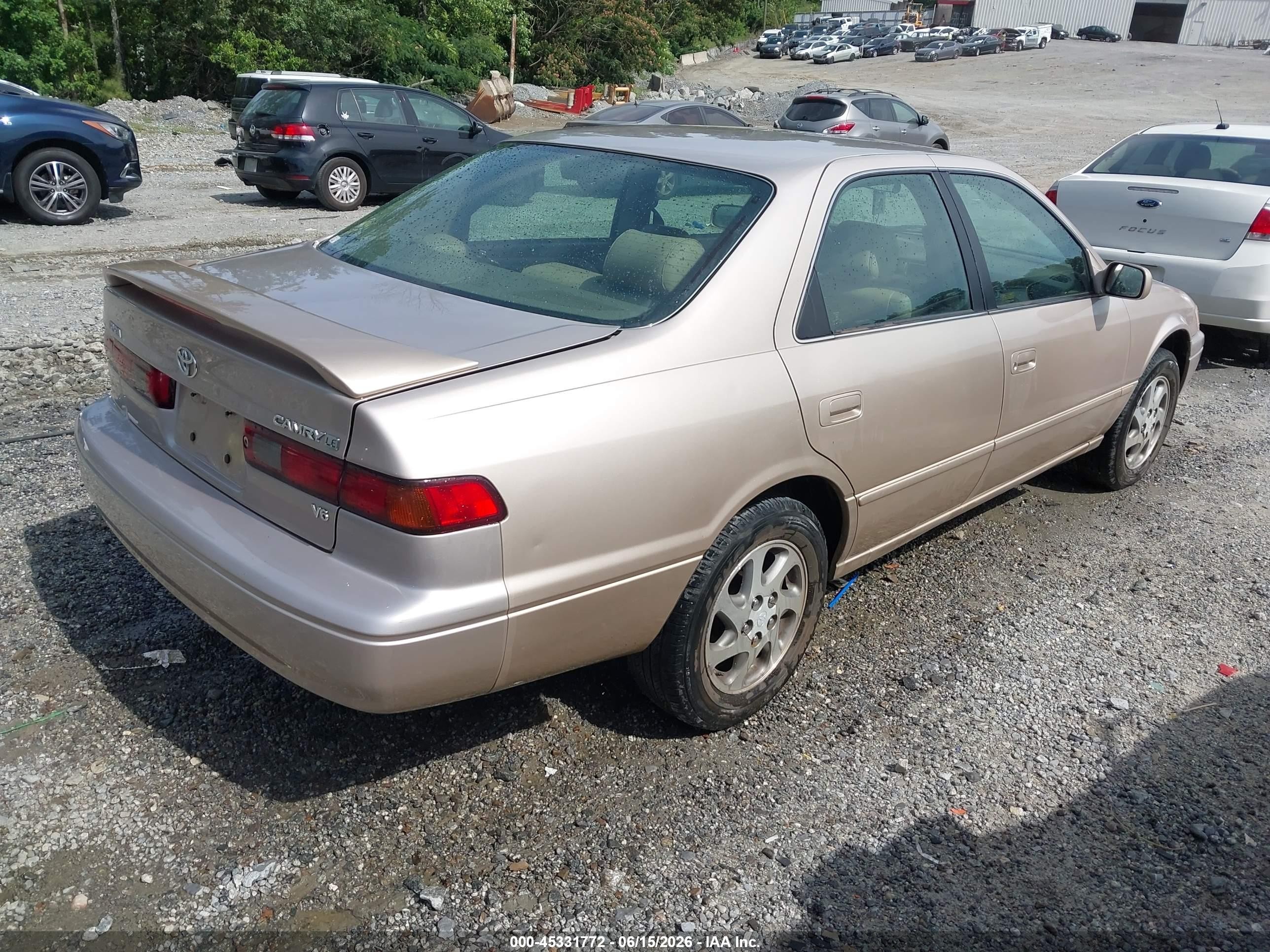 1999 Toyota Camry Le V6 Beige vin: 4T1BF28K0XU076874