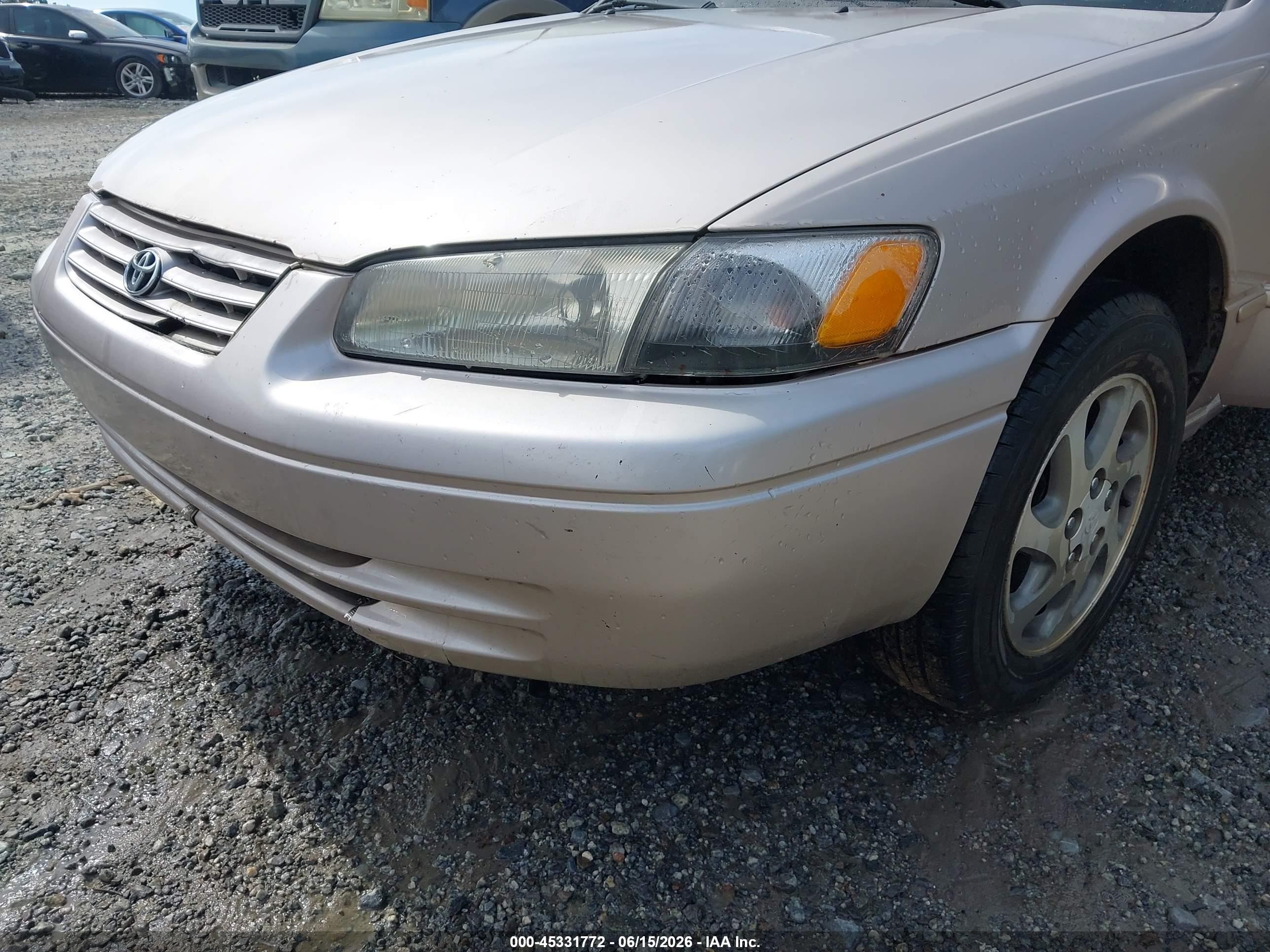 1999 Toyota Camry Le V6 Beige vin: 4T1BF28K0XU076874
