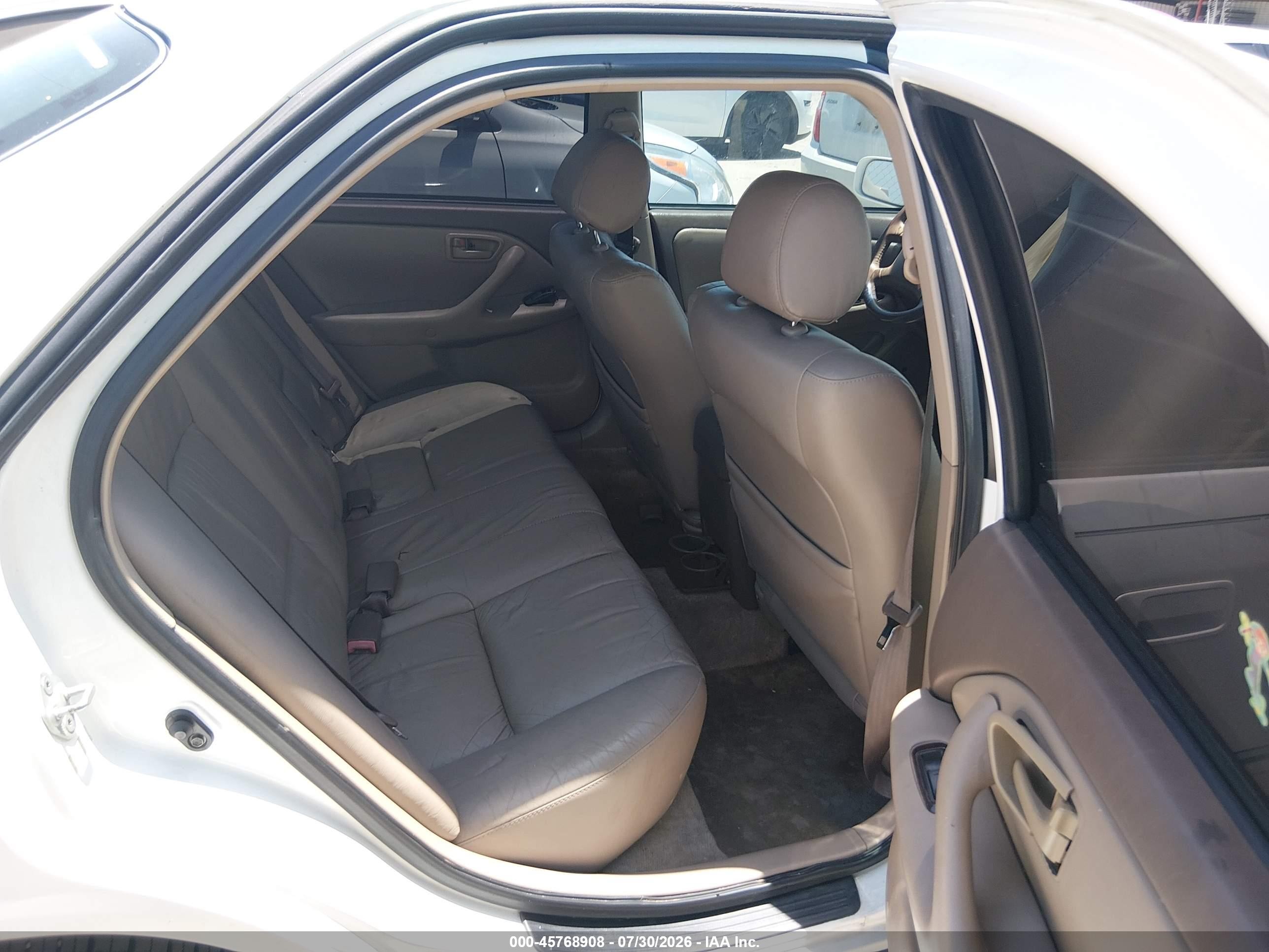 2001 Toyota Camry Xle V6 White vin: 4T1BF28K31U960427