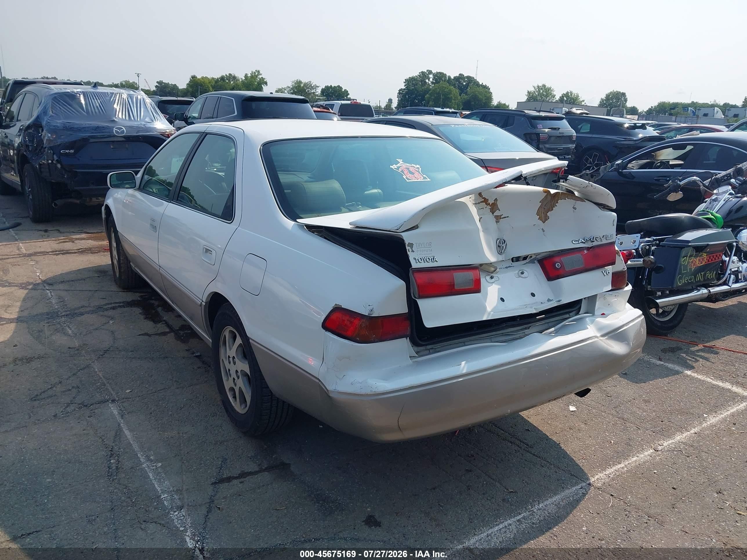 1998 Toyota Camry Le V6 White vin: 4T1BF28K3WU053507