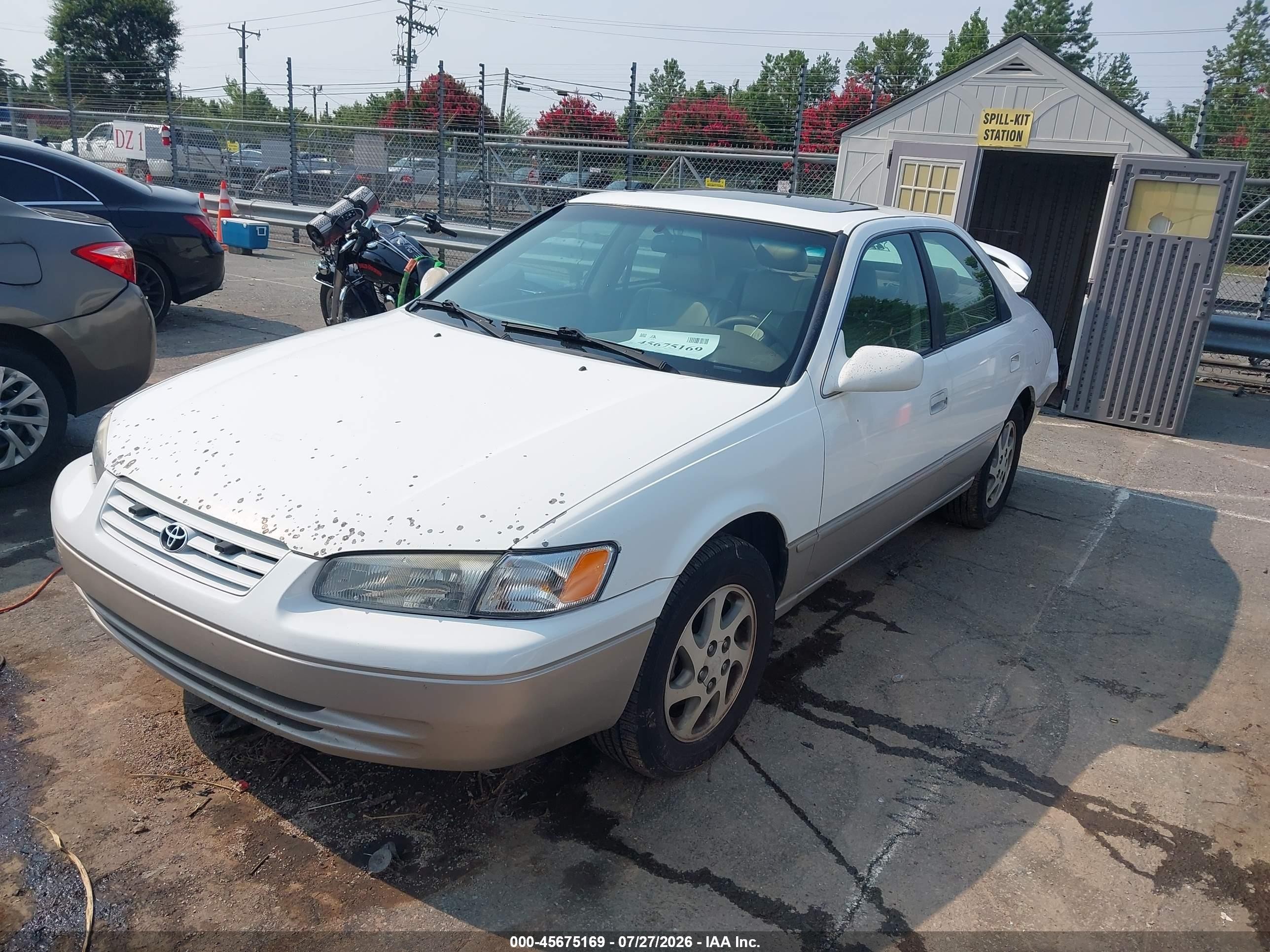 1998 Toyota Camry Le V6 White vin: 4T1BF28K3WU053507