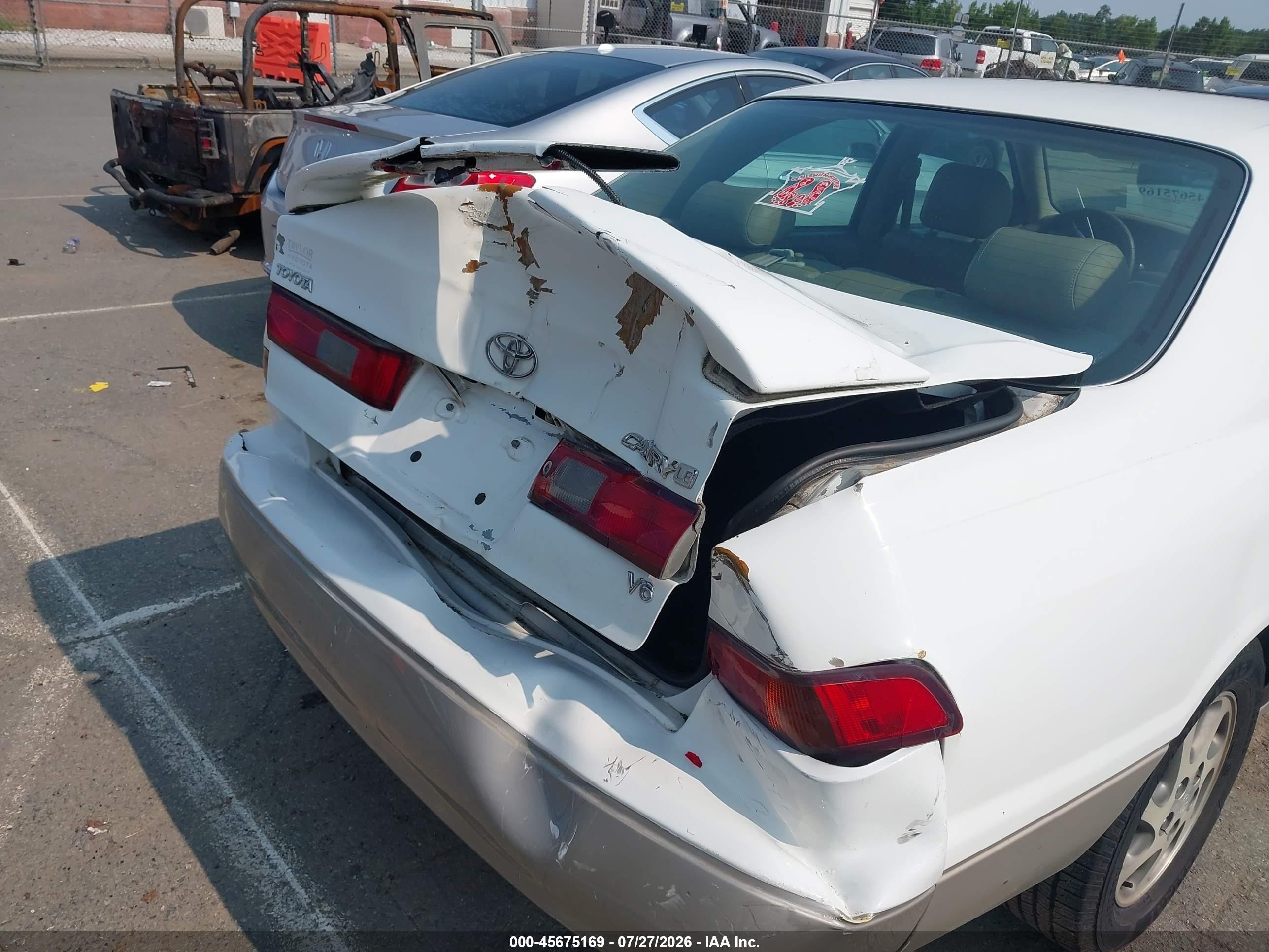 1998 Toyota Camry Le V6 White vin: 4T1BF28K3WU053507