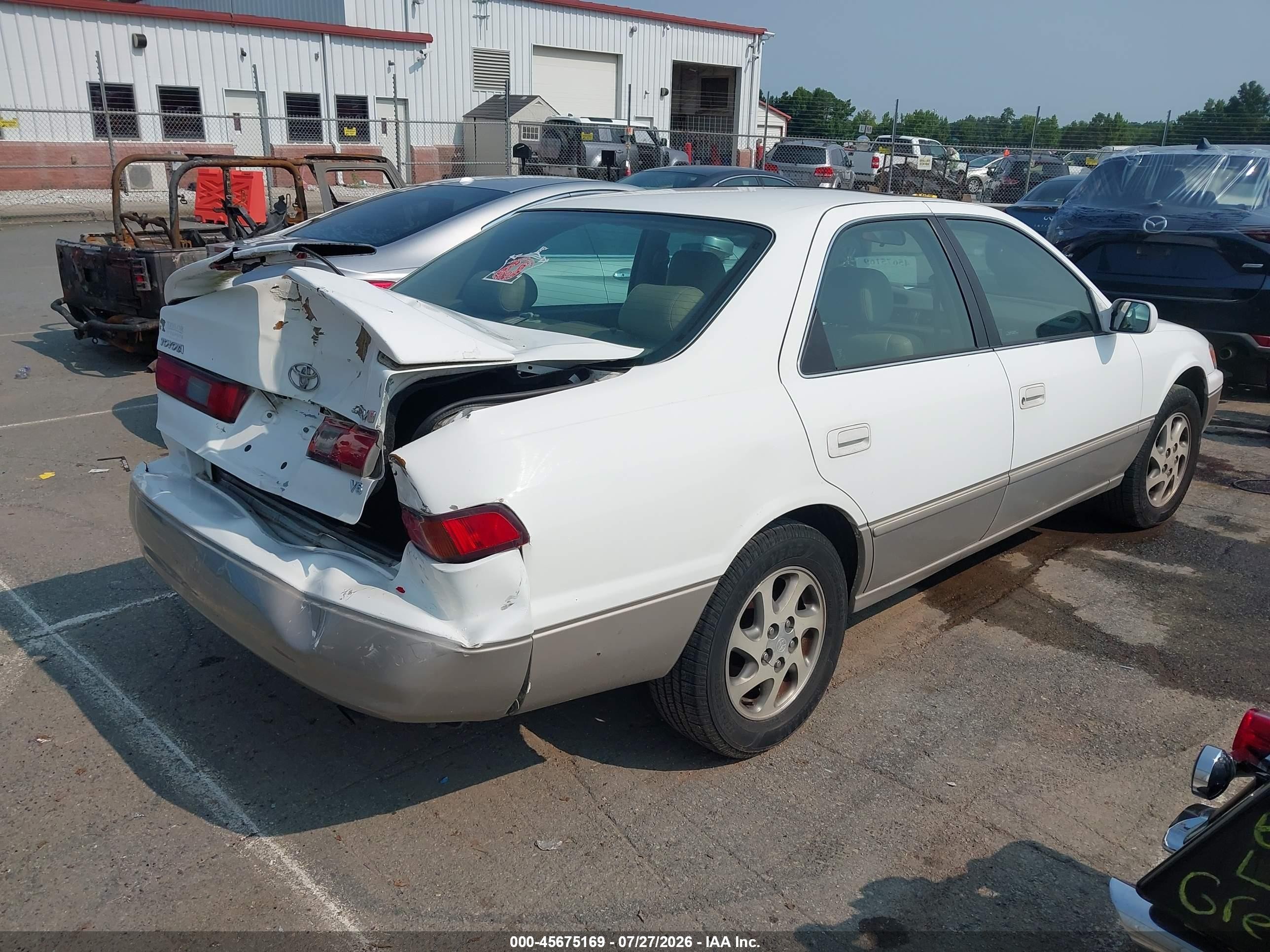 1998 Toyota Camry Le V6 White vin: 4T1BF28K3WU053507