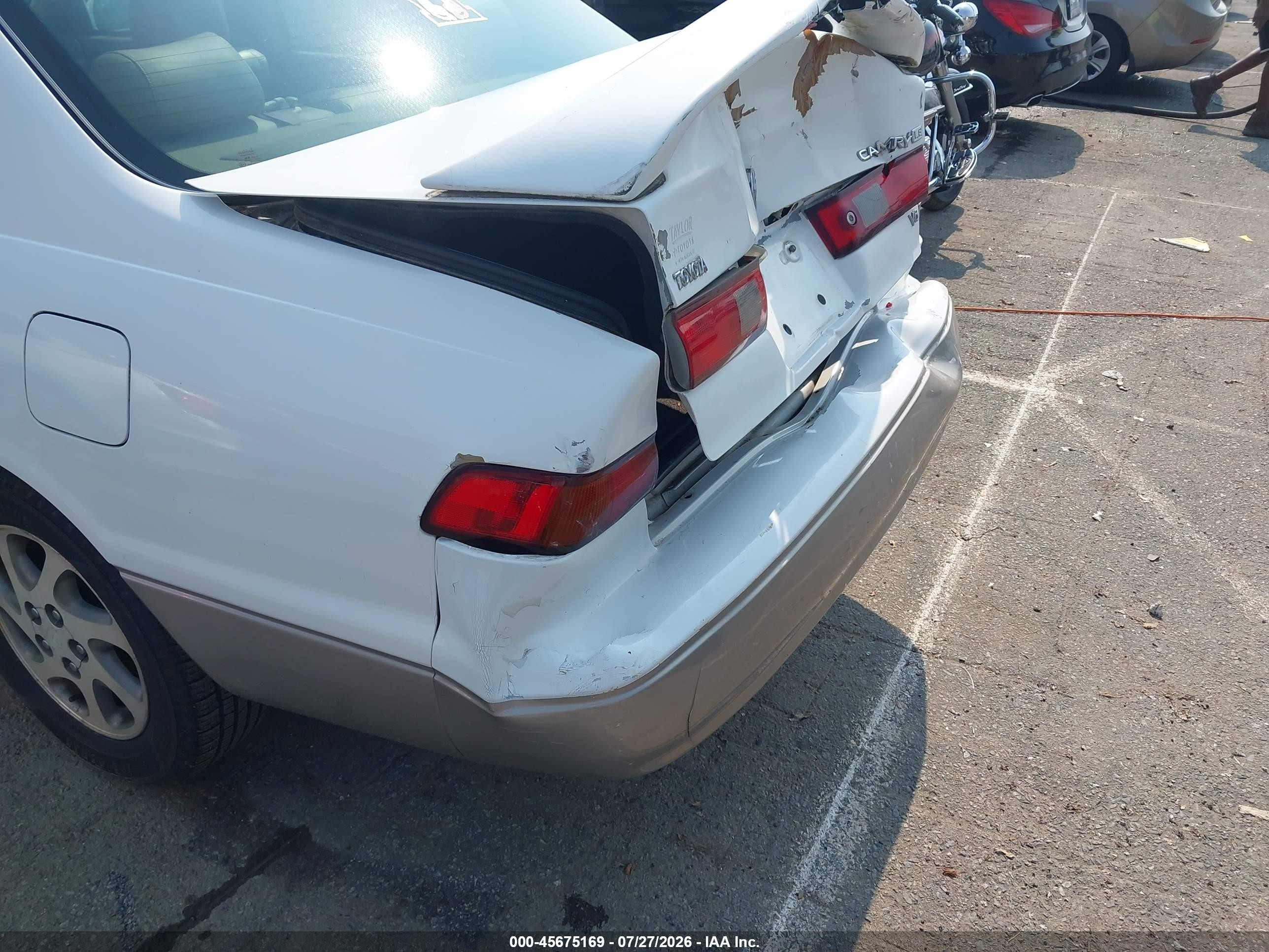 1998 Toyota Camry Le V6 White vin: 4T1BF28K3WU053507