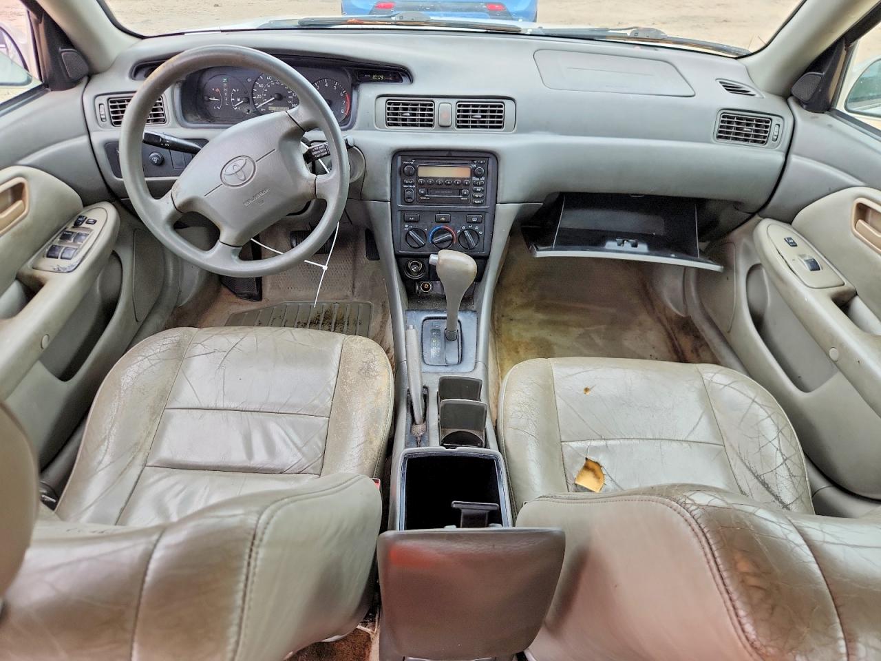 2000 Toyota Camry Le Gray vin: 4T1BF28K4YU097003
