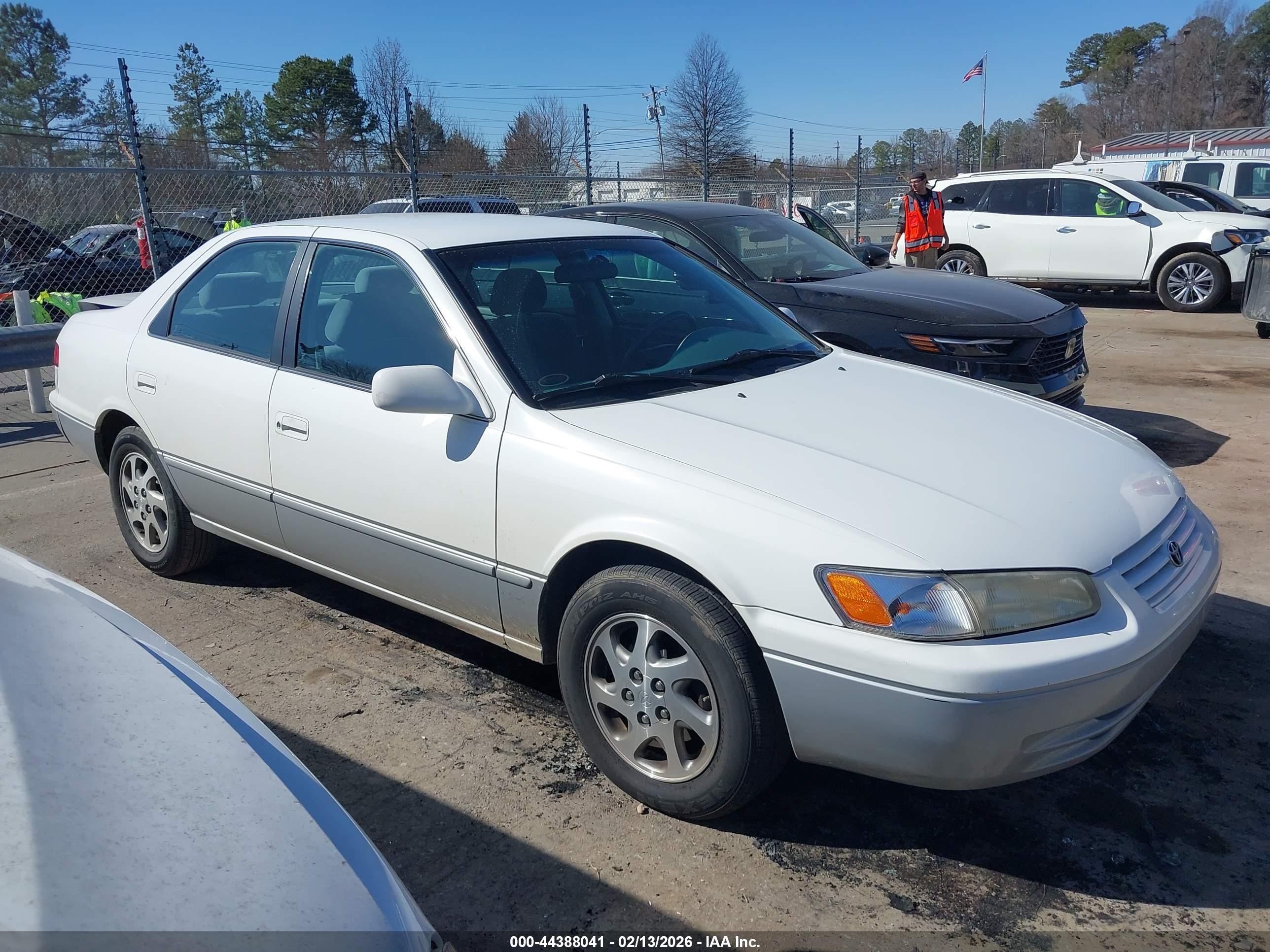 1998 Toyota Camry Ce/le/xle White vin: 4T1BF28K6WU073296