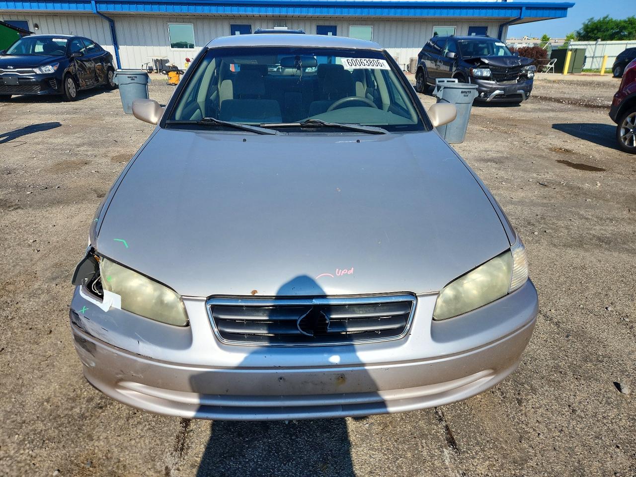 2001 Toyota Camry Le Tan vin: 4T1BF28K81U128808