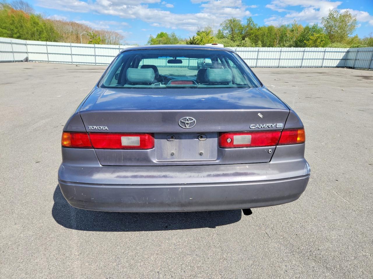 1998 Toyota Camry Xle V6 Gray vin: 4T1BF28K8WU056628