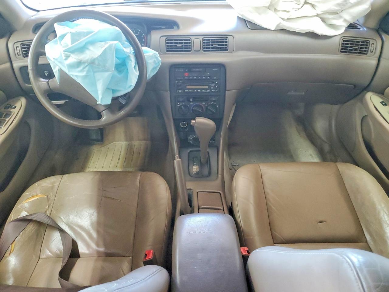 1998 Toyota Camry Xle V6 Gold vin: 4T1BF28K8WU059996