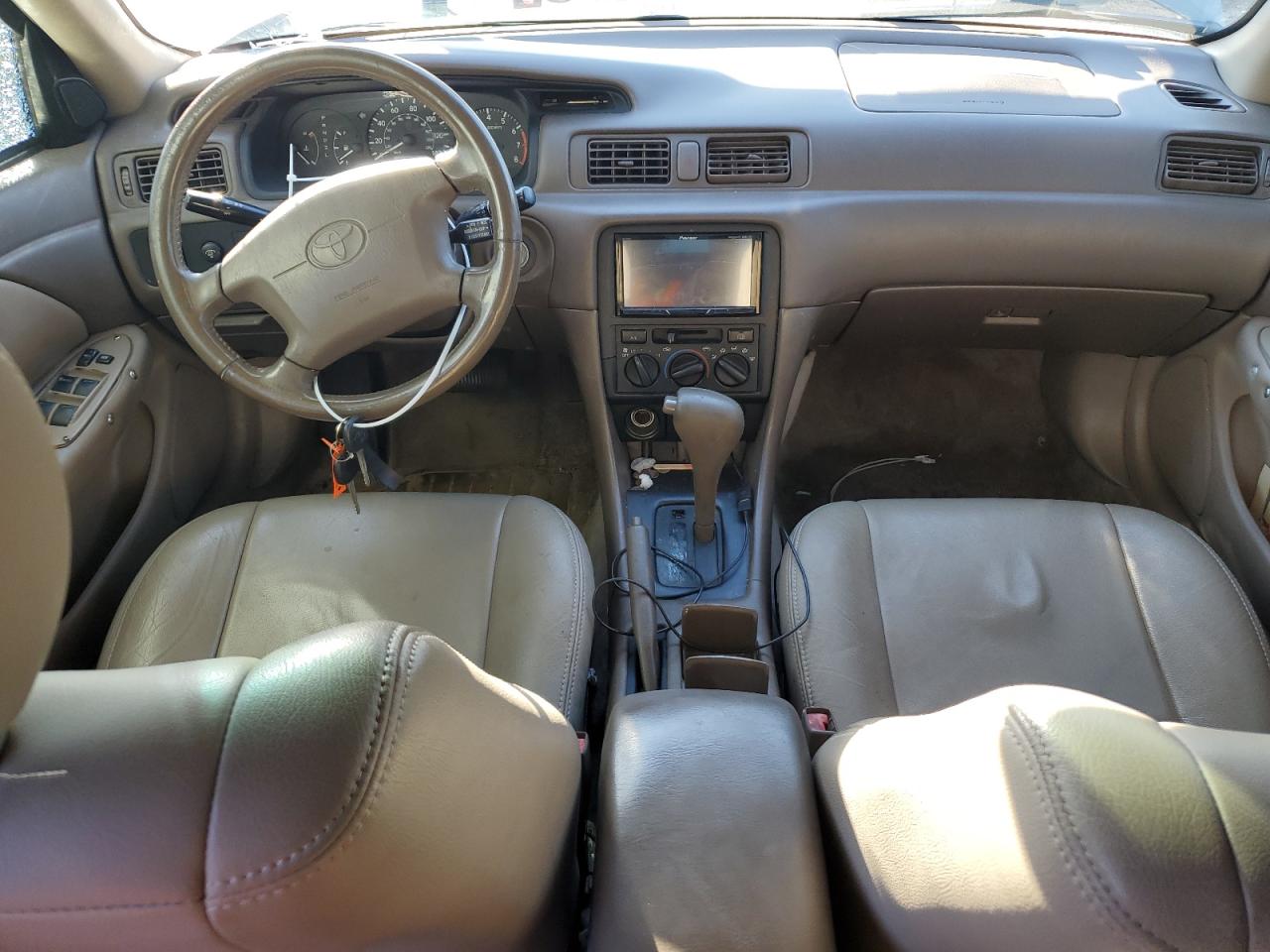 1998 Toyota Camry Ce Серый vin: 4T1BF28KXWU052757
