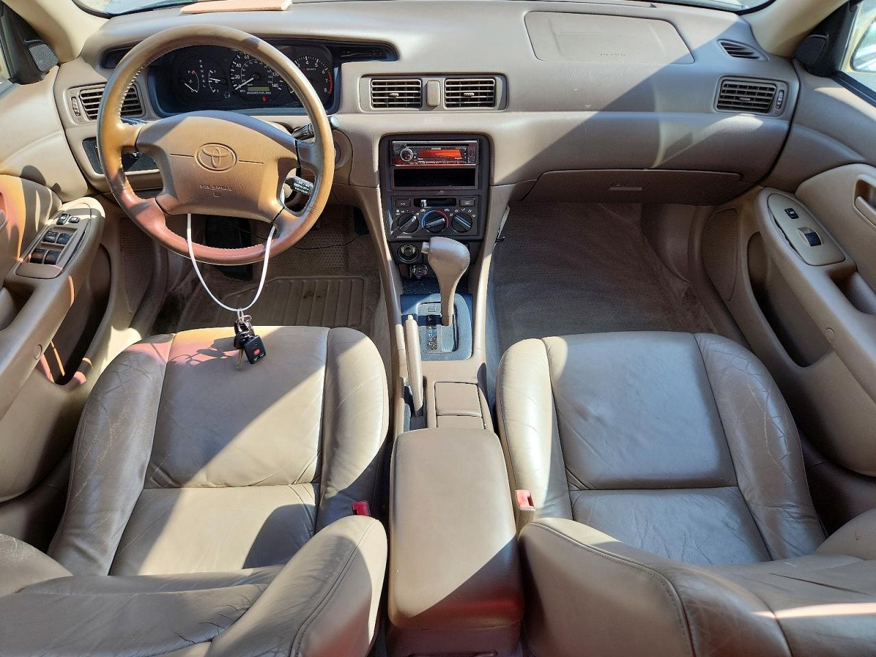 1998 Toyota Camry Xle V6 Tan vin: 4T1BF28KXWU060227