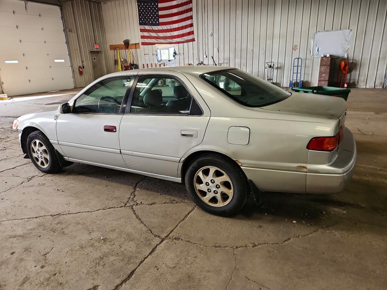 2000 Toyota Camry Le V6 Silver vin: 4T1BF28KXYU102303