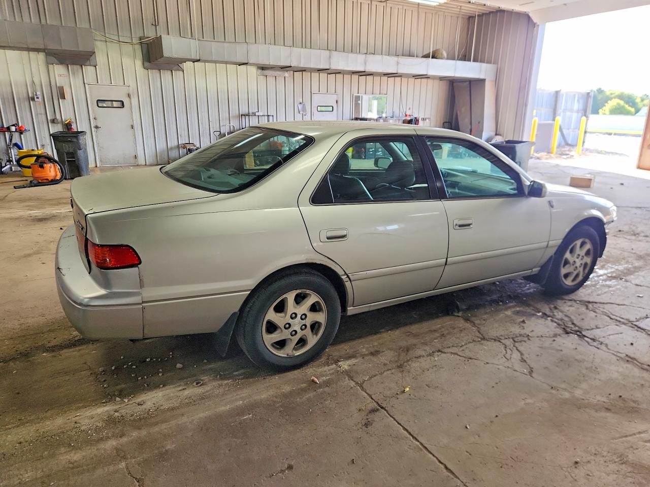 2000 Toyota Camry Le V6 Silver vin: 4T1BF28KXYU102303