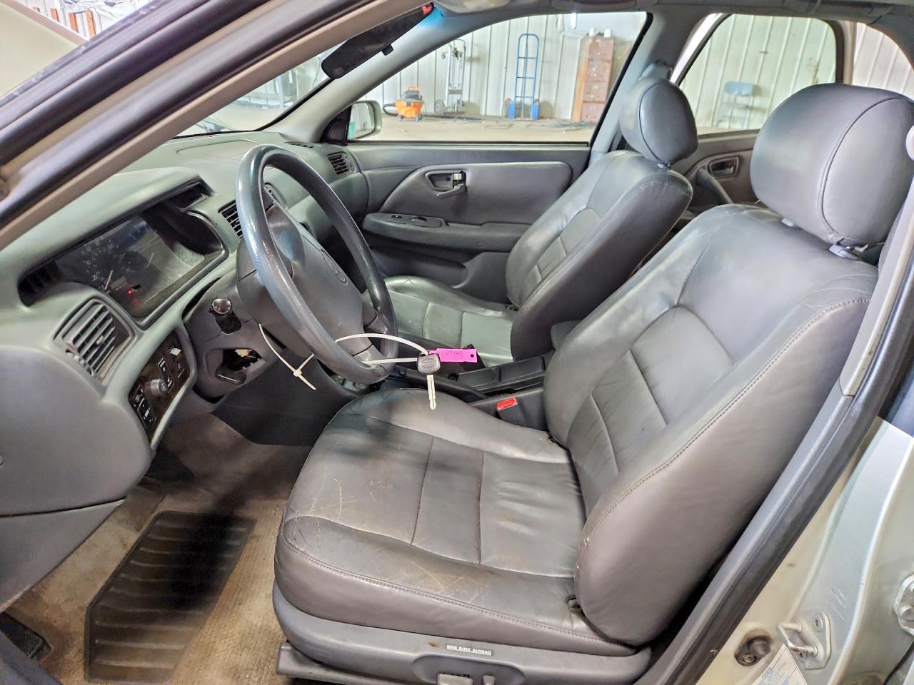 2000 Toyota Camry Le V6 Silver vin: 4T1BF28KXYU102303