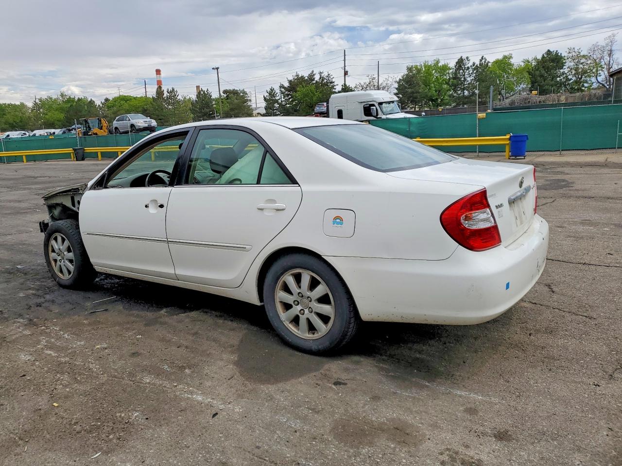 2004 Toyota Camry Xle V6 White vin: 4T1BF30K04U076578