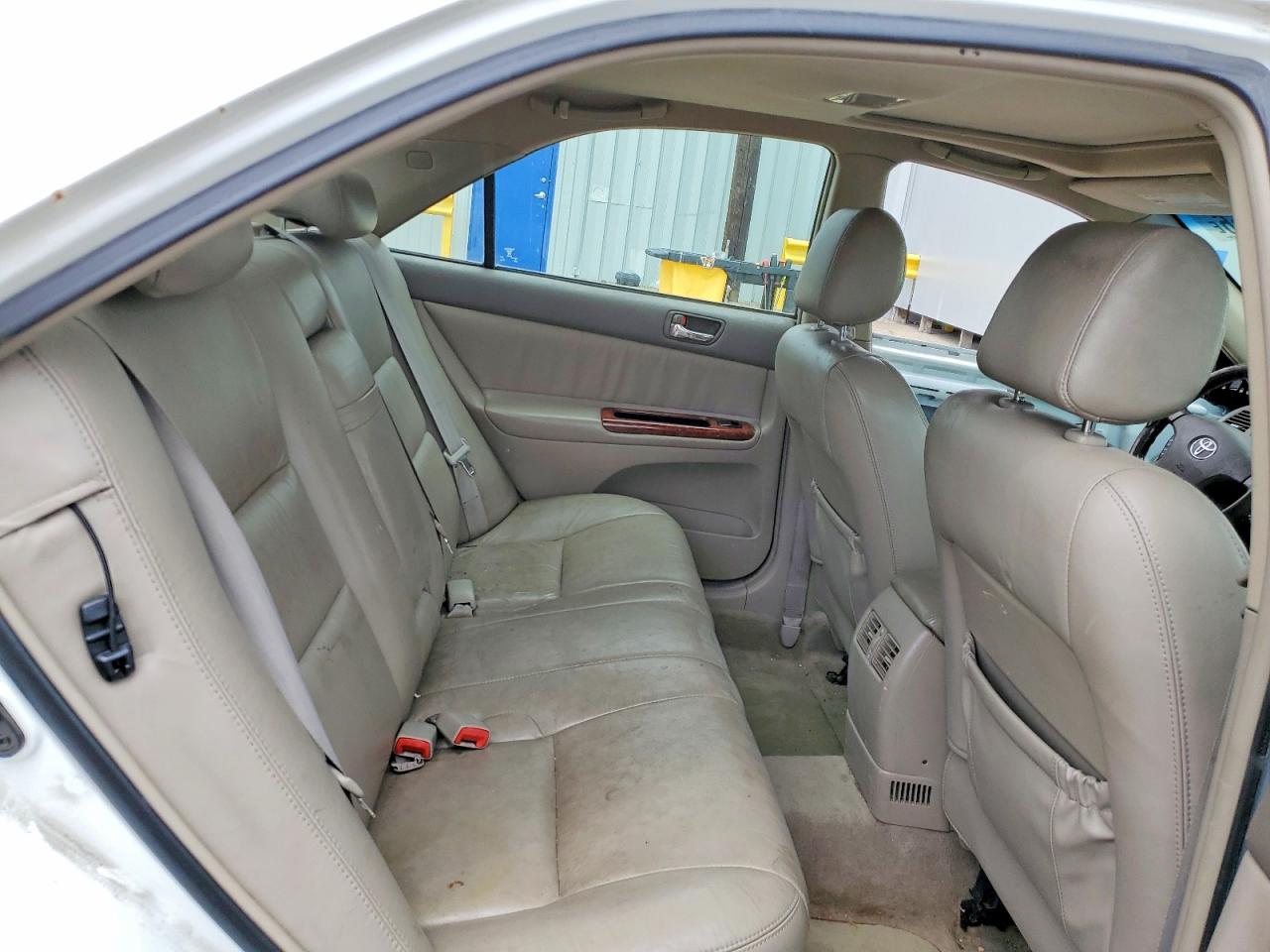 2004 Toyota Camry Xle V6 White vin: 4T1BF30K04U076578