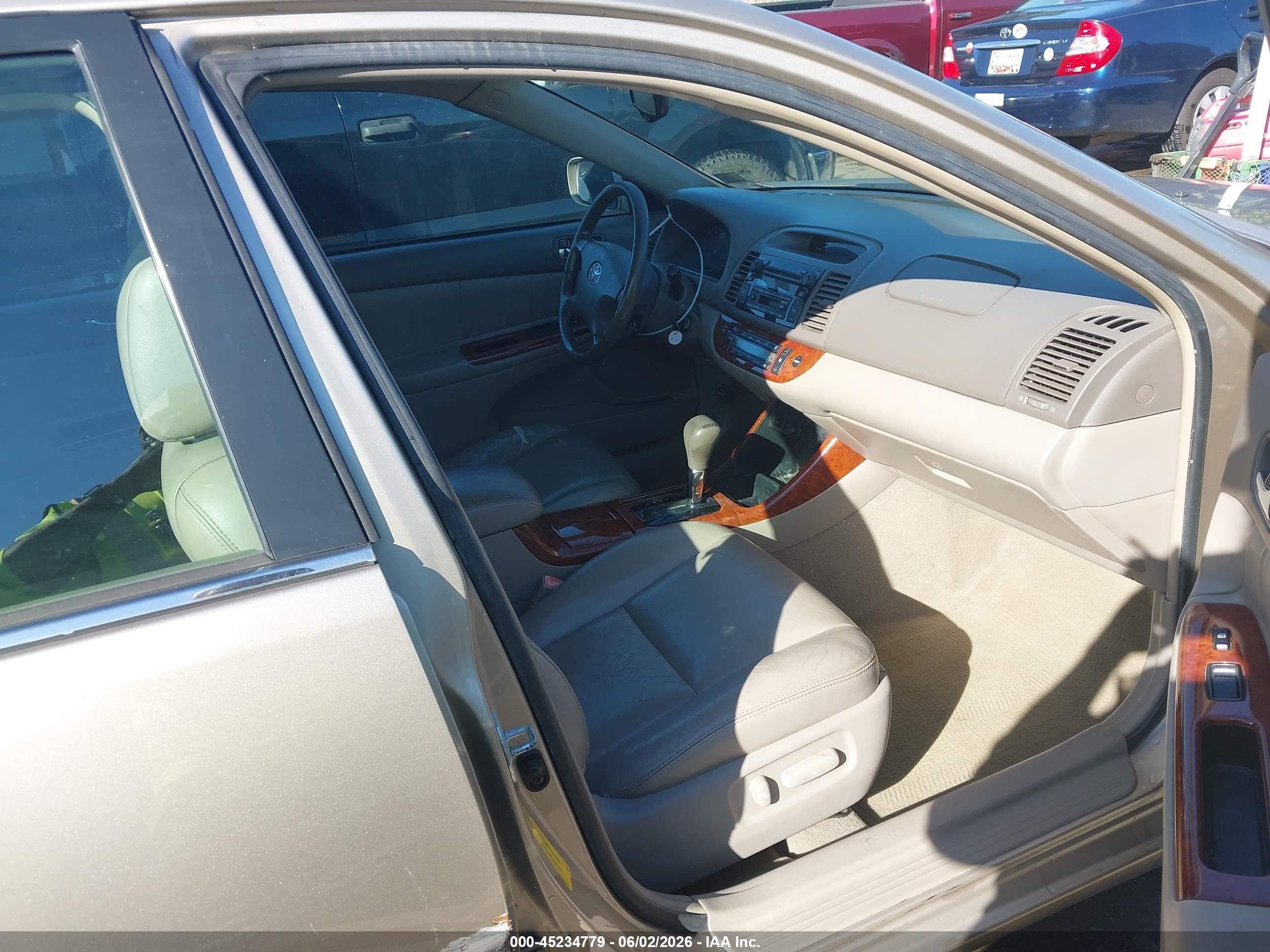 2004 Toyota Camry Xle V6 Золотой vin: 4T1BF30K04U582797