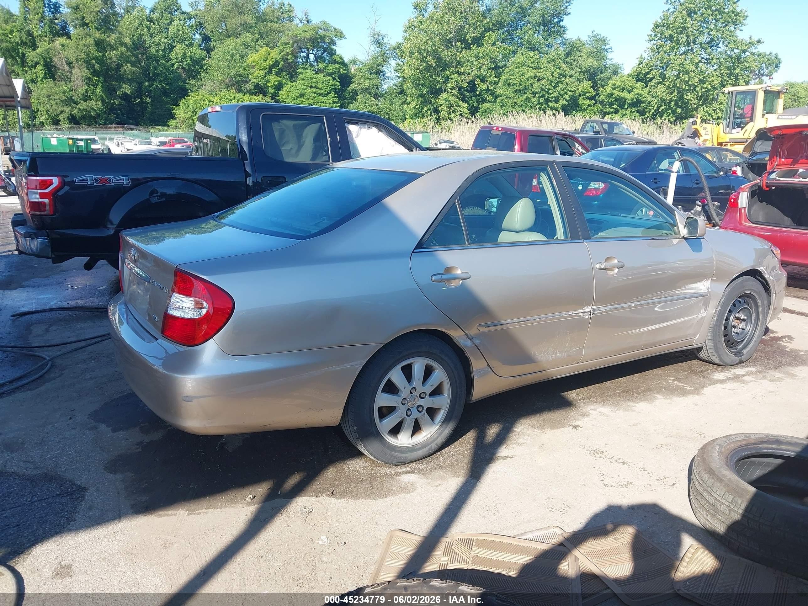 2004 Toyota Camry Xle V6 Золотой vin: 4T1BF30K04U582797