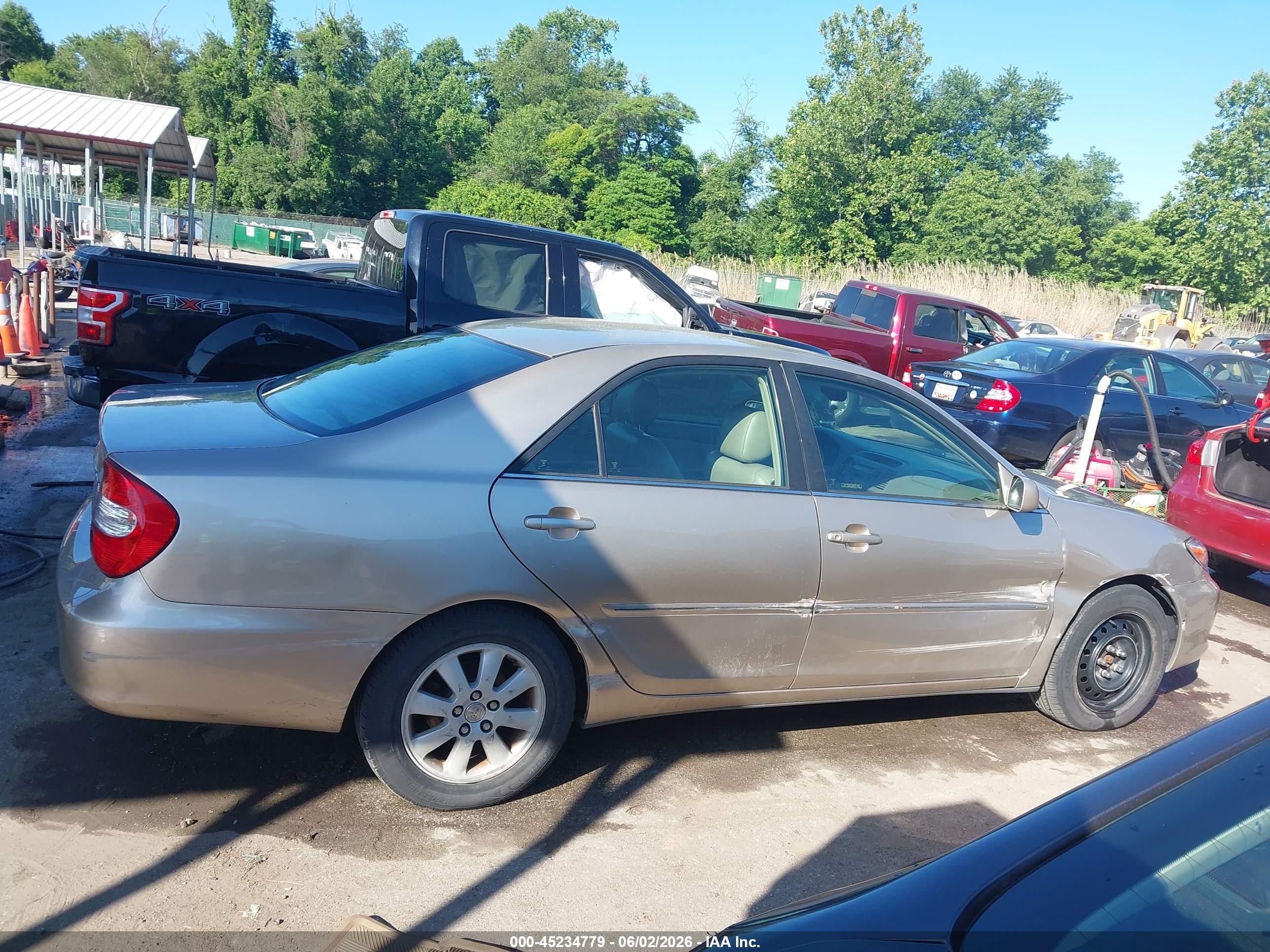 2004 Toyota Camry Xle V6 Золотой vin: 4T1BF30K04U582797