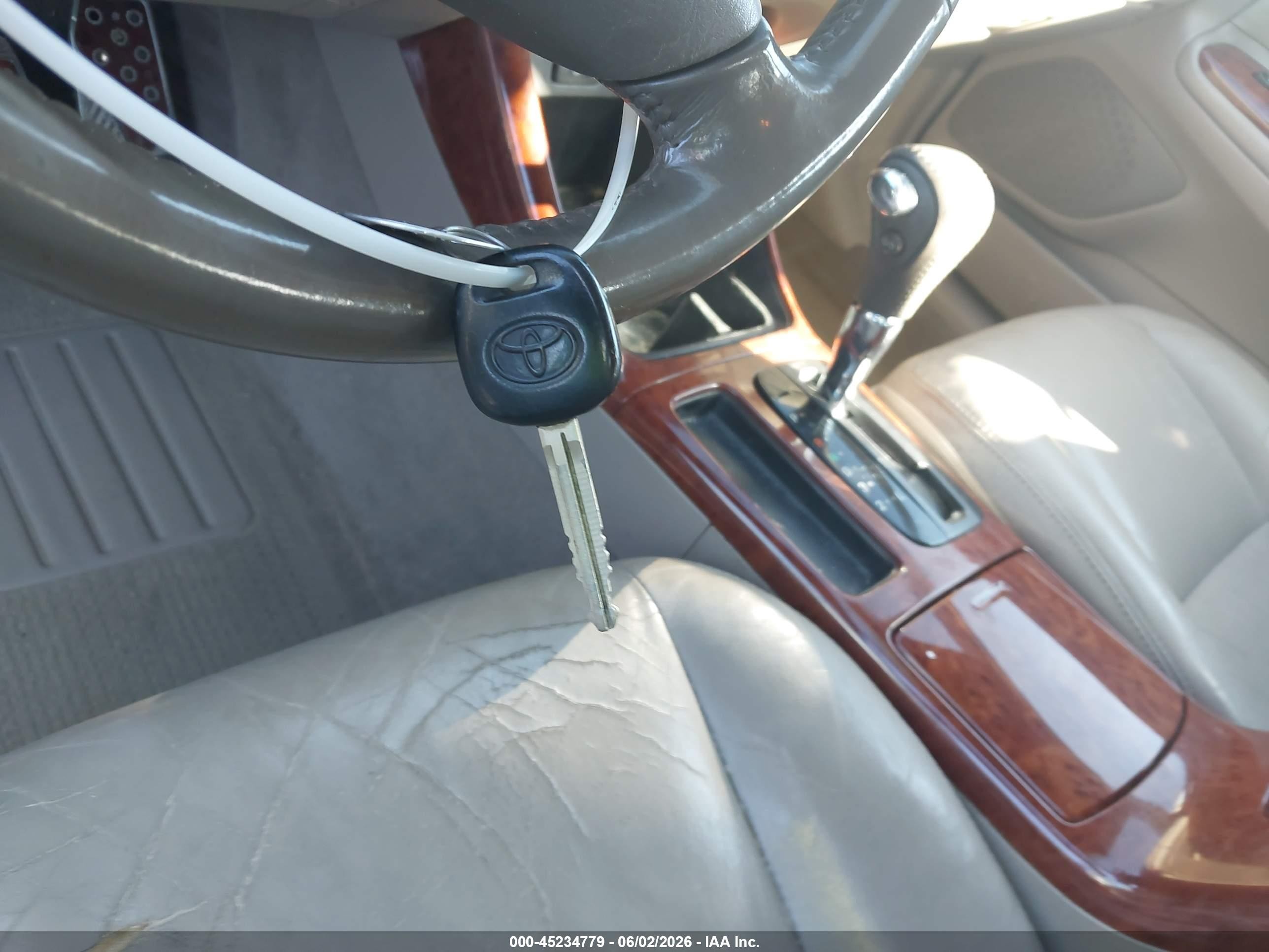 2004 Toyota Camry Xle V6 Золотой vin: 4T1BF30K04U582797