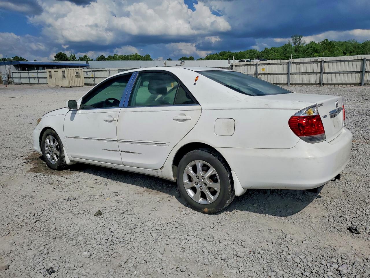 2005 Toyota Camry Xle V6 White vin: 4T1BF30K05U085637