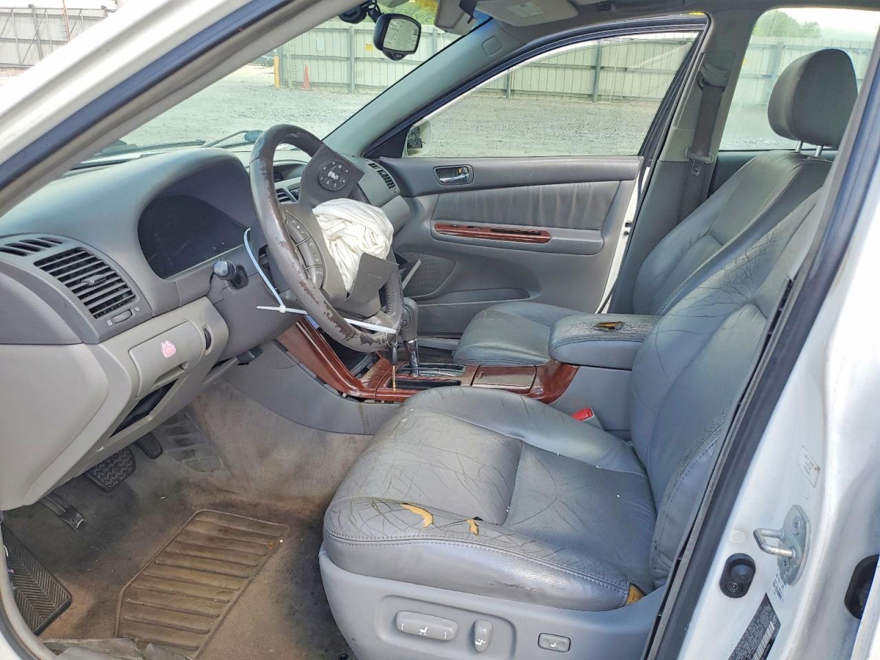 2005 Toyota Camry Xle V6 White vin: 4T1BF30K05U085637