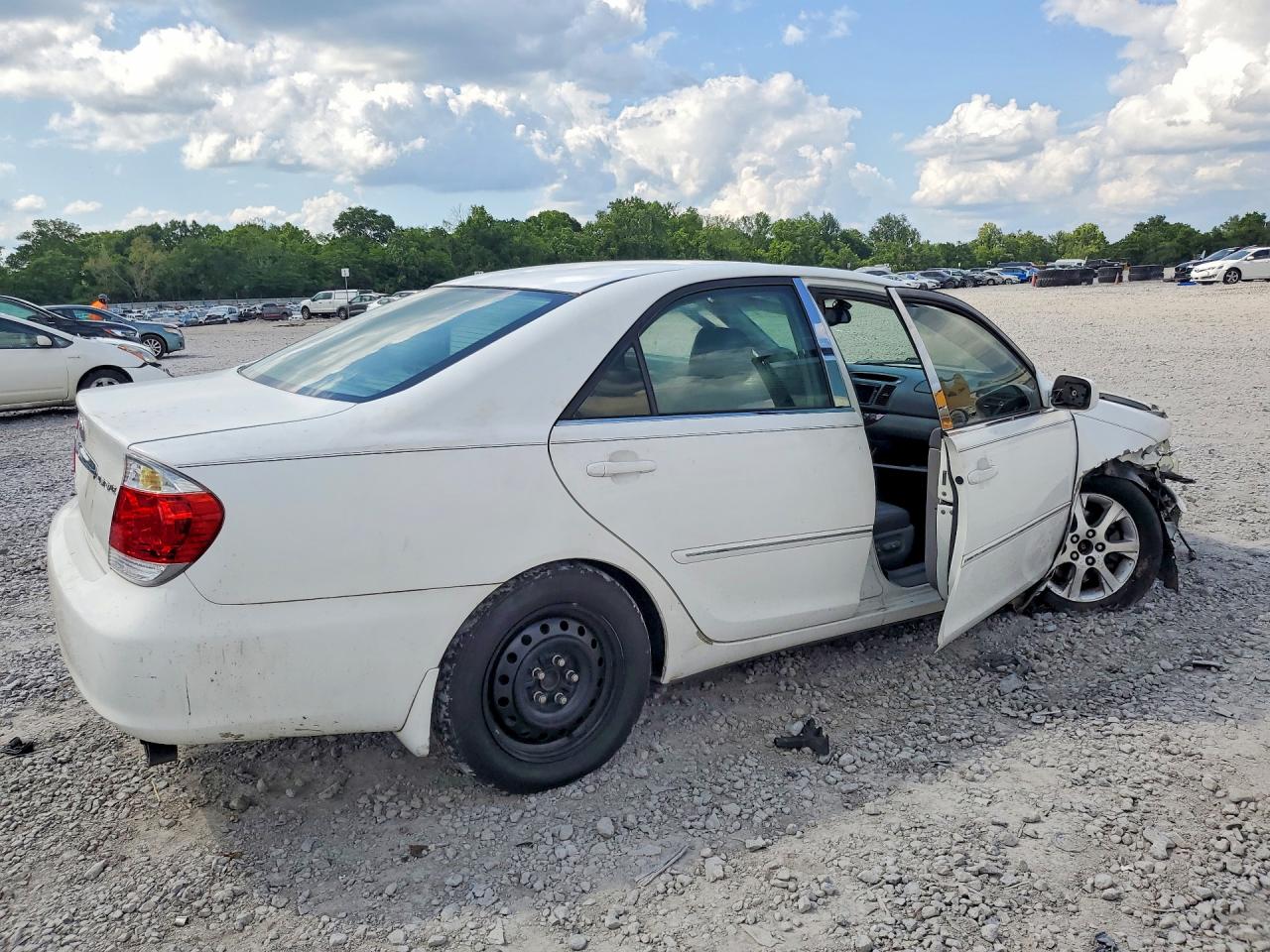 2005 Toyota Camry Xle V6 White vin: 4T1BF30K05U085637