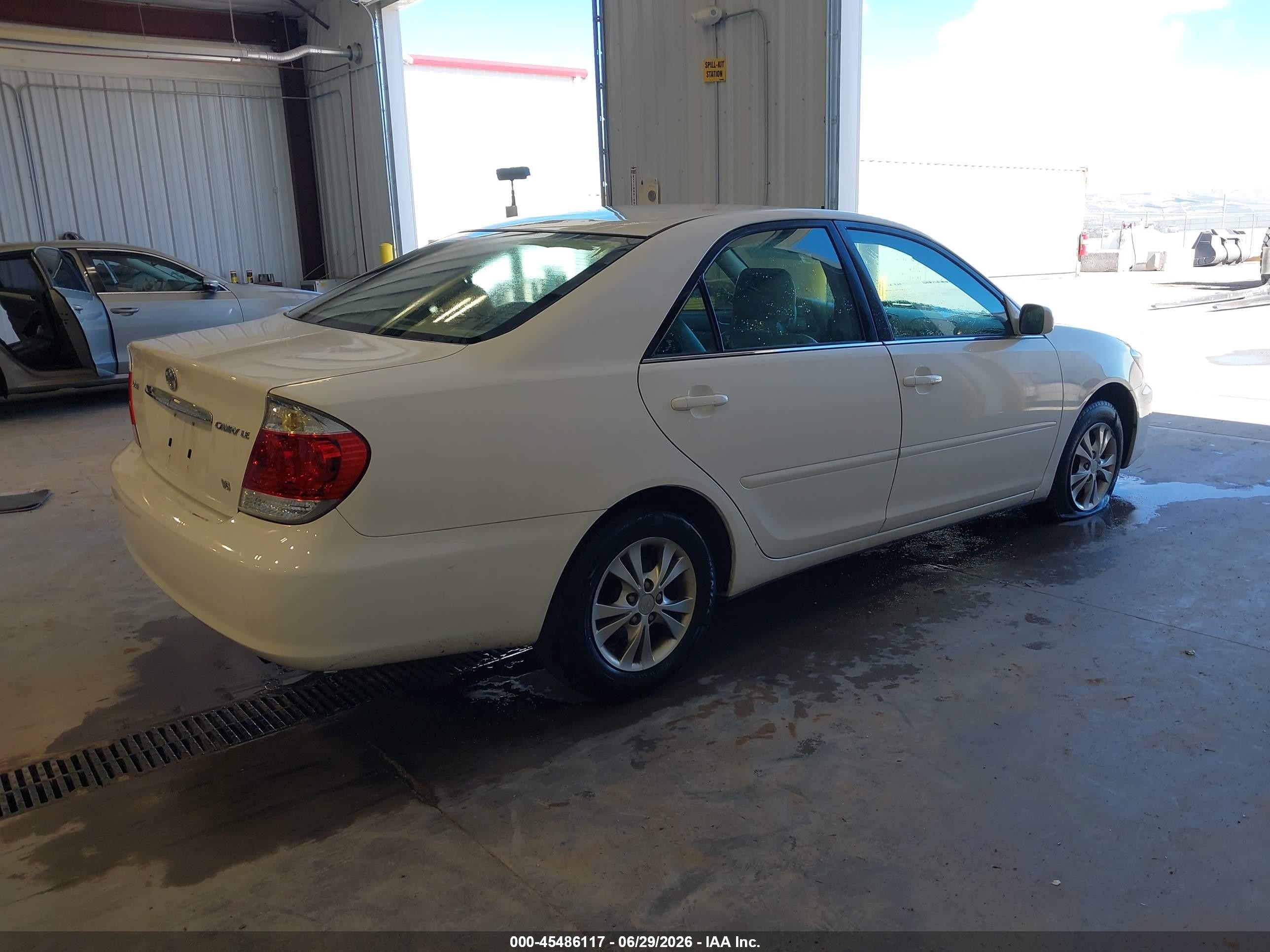 2005 Toyota Camry Le V6 White vin: 4T1BF30K05U614598