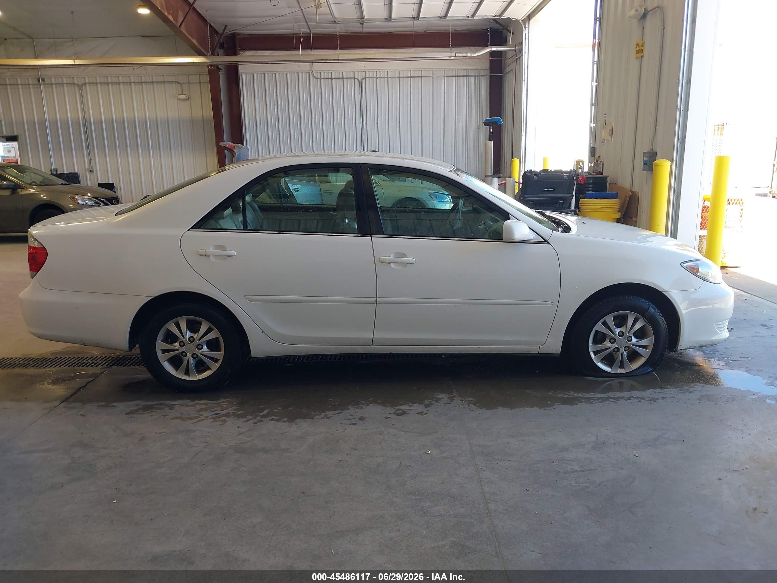 2005 Toyota Camry Le V6 White vin: 4T1BF30K05U614598