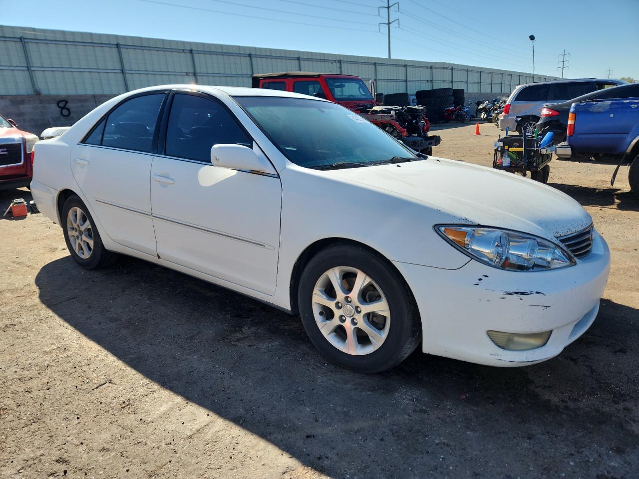 2005 Toyota Camry Le White vin: 4T1BF30K05U621065
