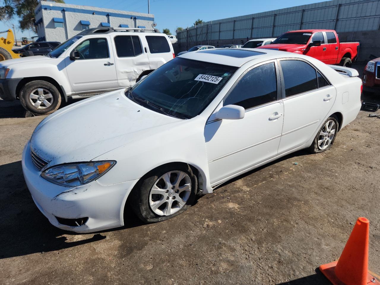 2005 Toyota Camry Le White vin: 4T1BF30K05U621065