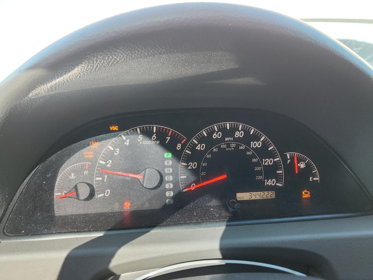 2005 Toyota Camry Le White vin: 4T1BF30K05U621065